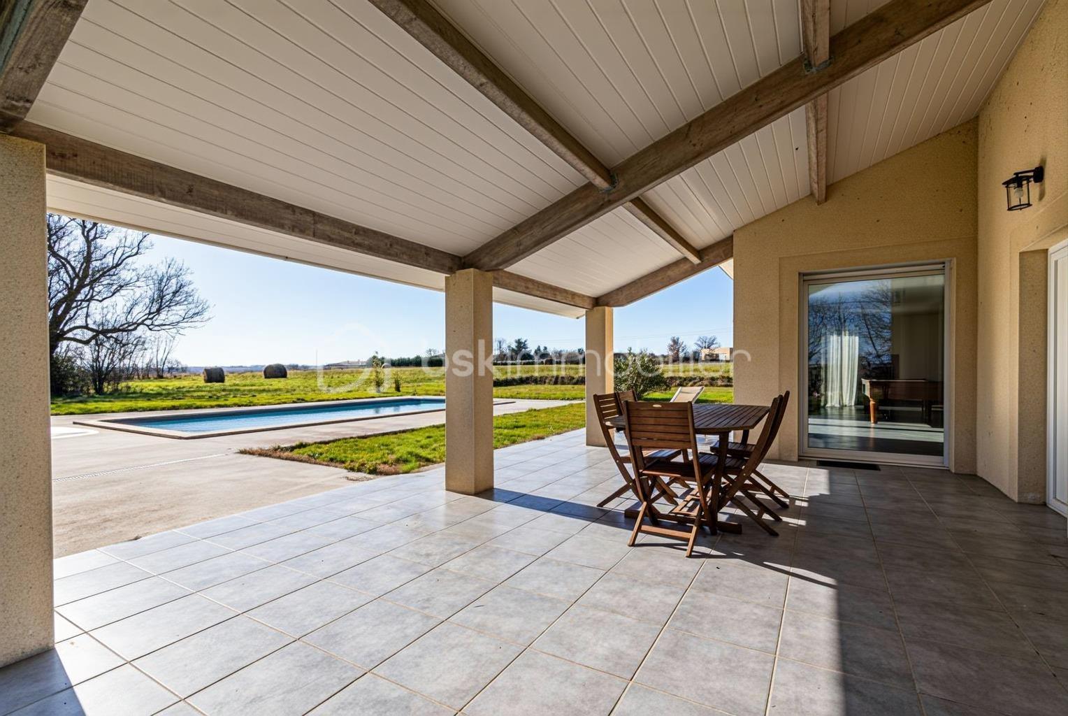 10 Terrasse couverte.jpg