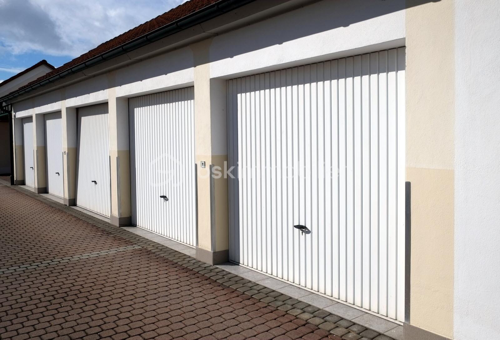 la-location-d-un-garage-ou-d-une-place-de-stationnement-est-soumise-a-la-tva-au-taux-de-19-60-qu-il-s-agis...ge-individuel-d-un-box-d-un-emplacement-en-sous-sol-et-peu-importe-la-periodicite-de-location-photo-adobe-stock-1682.jpg