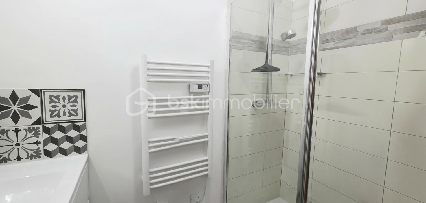 Maison de ville de 60 m² - SALLE EAU INTERIEUR.jpg