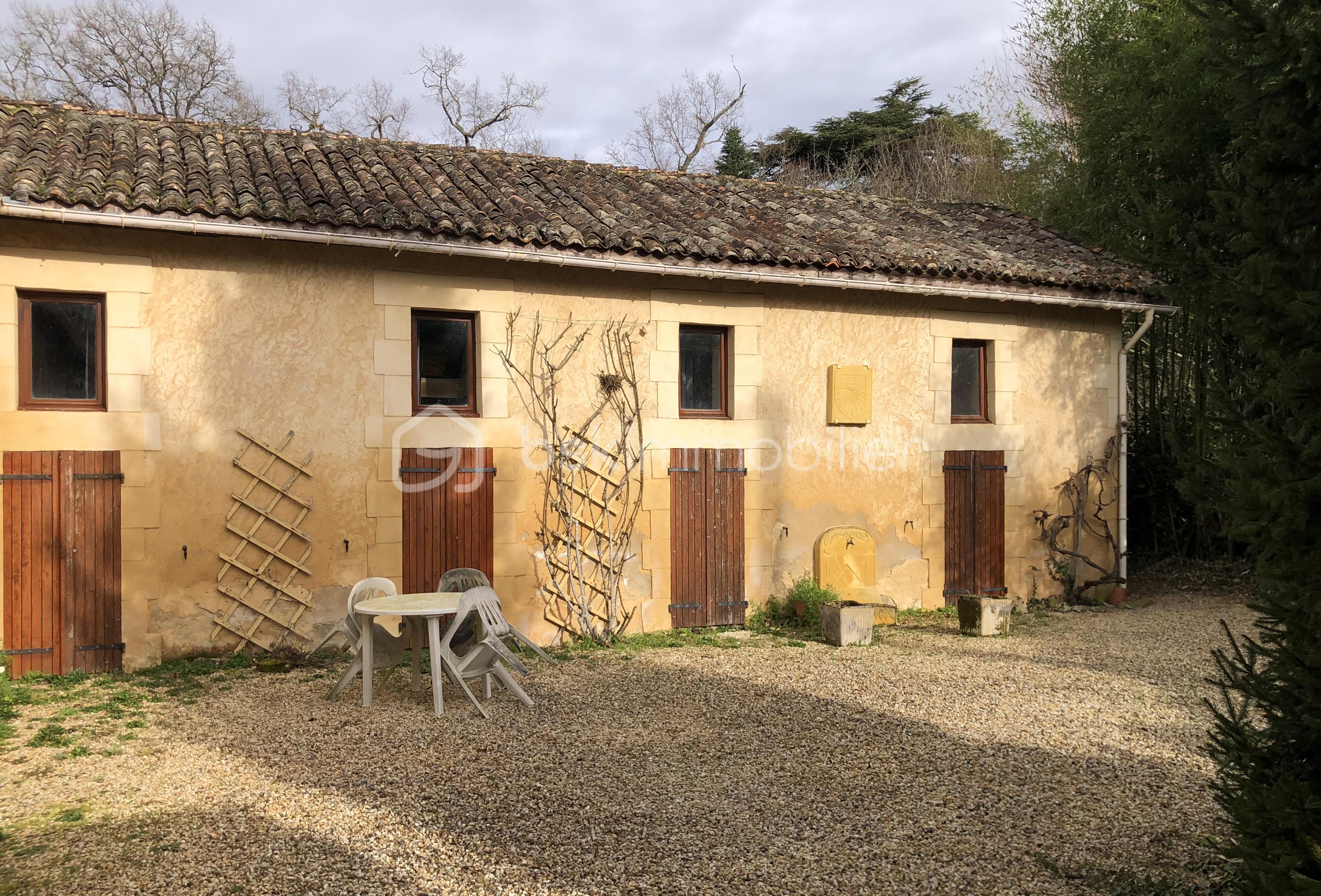 Maison de 257 m² - Cour.jpg