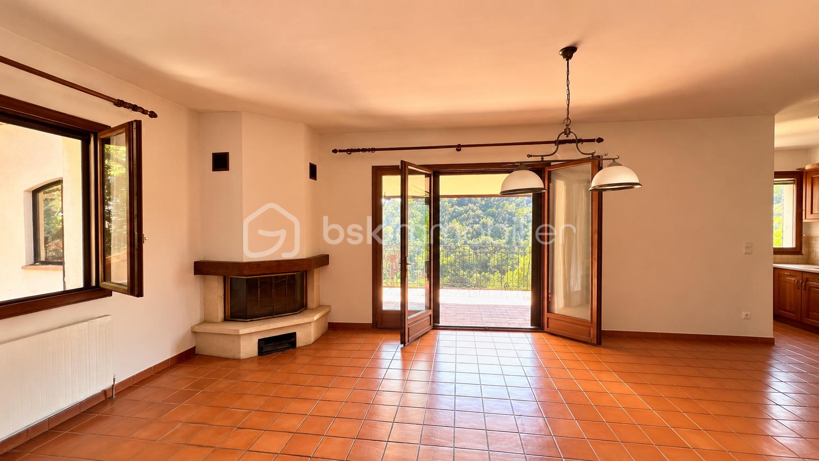 Villa vidée, sol en terre cuite-1.png