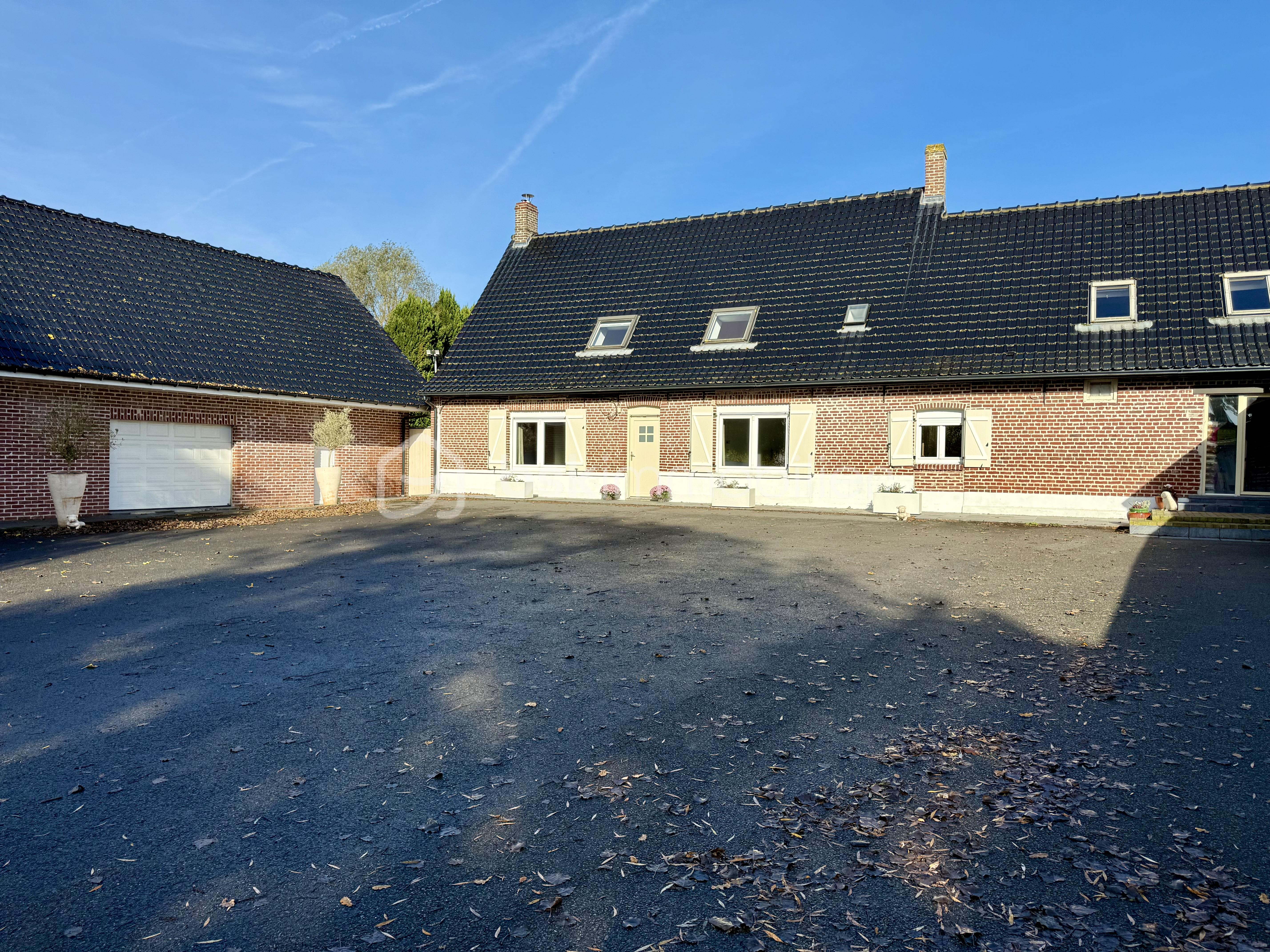 Local d activites de 230 m²