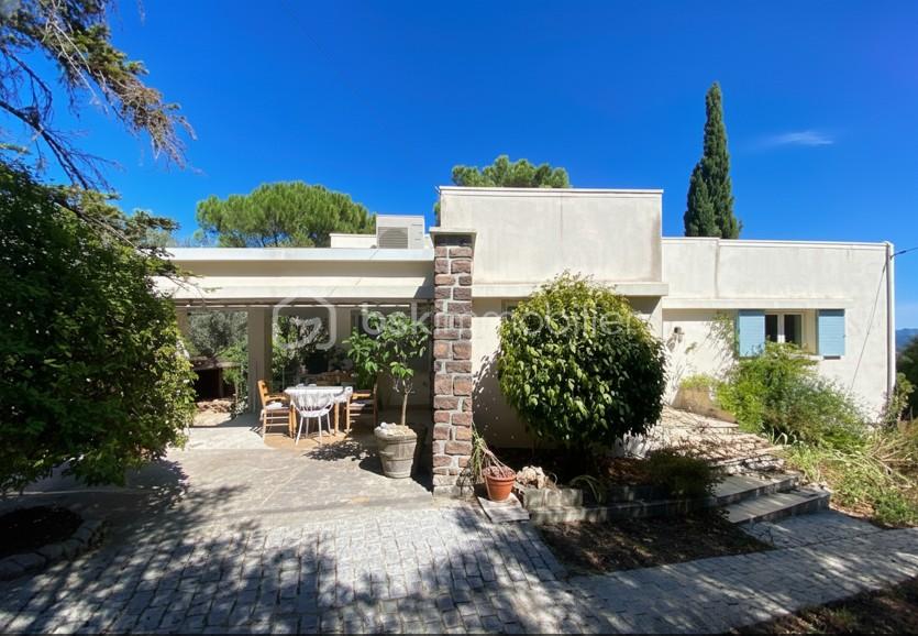 avant de la maison.jpg