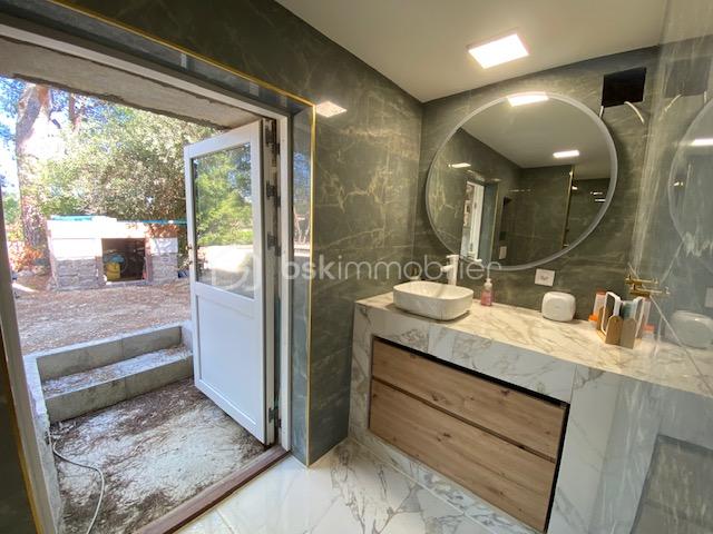 Maison de 101 m² - salle d'eau du bas .jpg