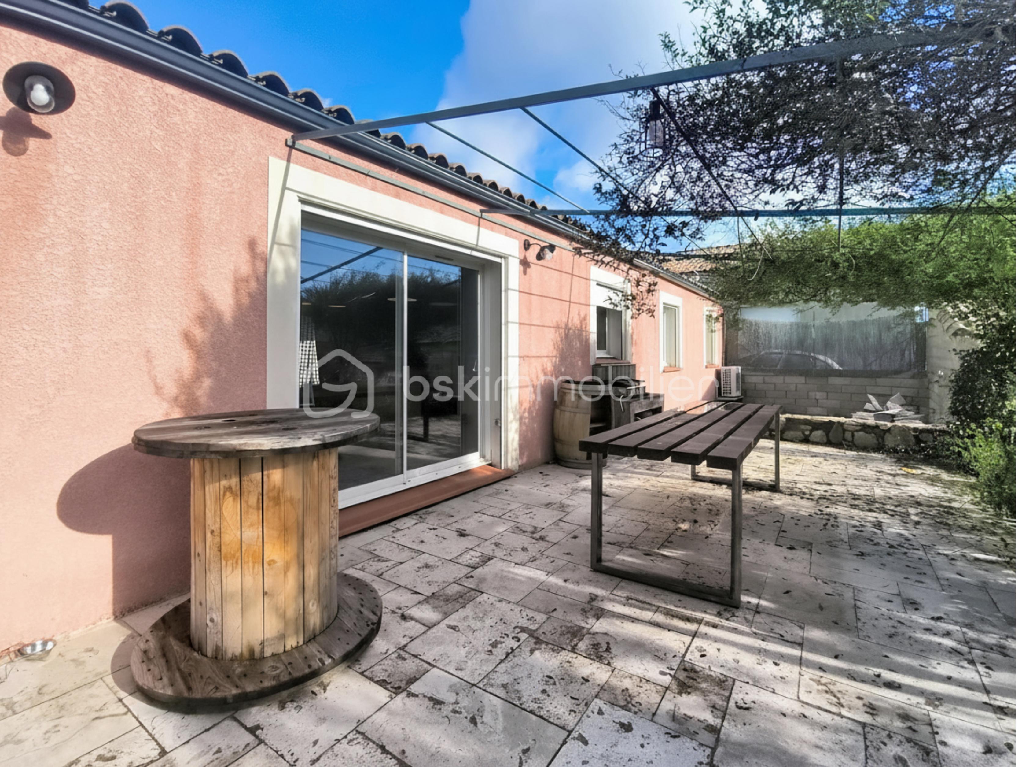 Maison de 114 m² - Séjour ~ cuisine ouverte 54m² Charpente cathédrale 2 baies vitrées Double vitrage Accès terrasse & garage (4).png