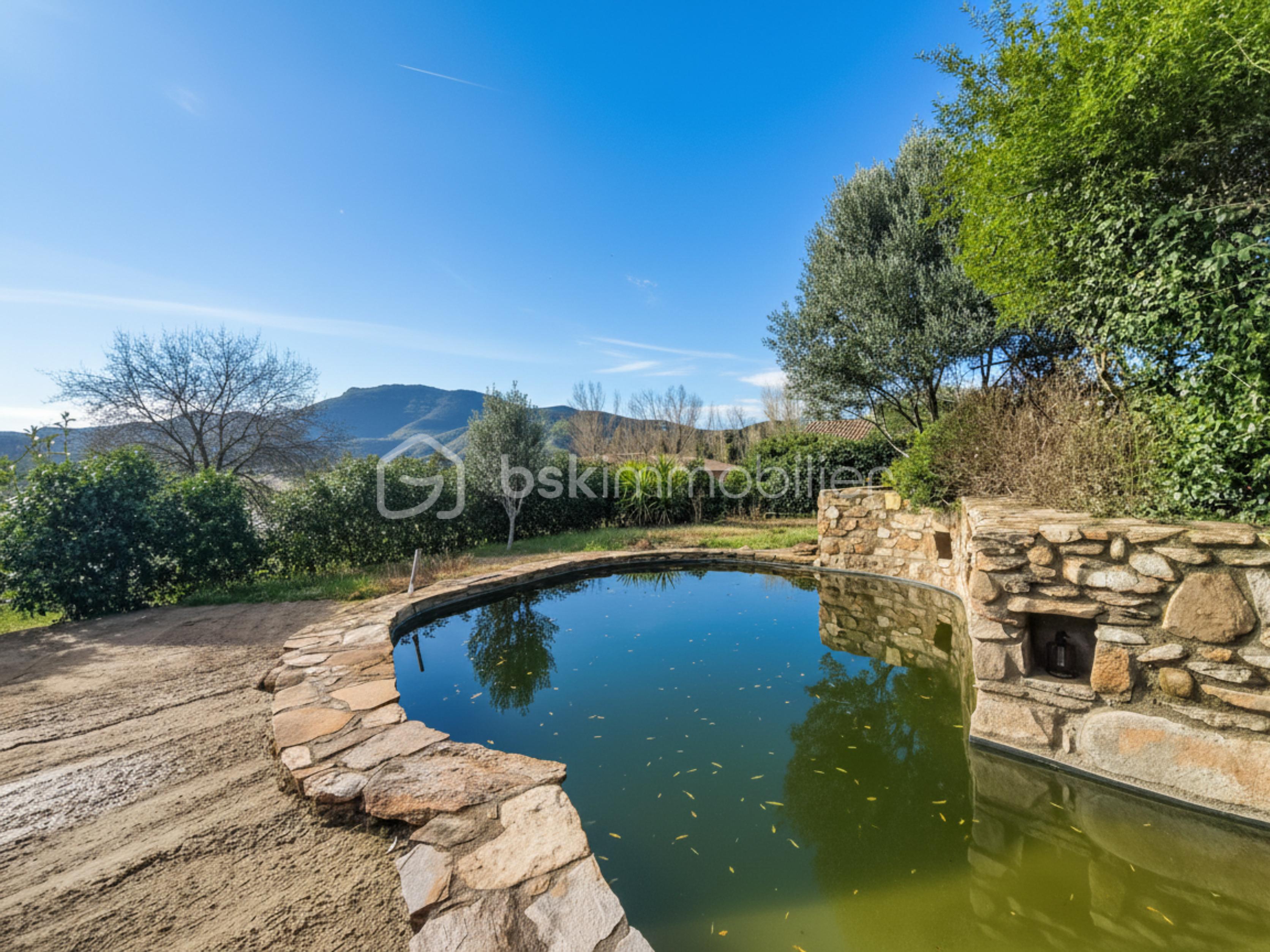 Maison de 114 m² - Séjour ~ cuisine ouverte 54m² Charpente cathédrale 2 baies vitrées Double vitrage Accès terrasse & garage (3).png