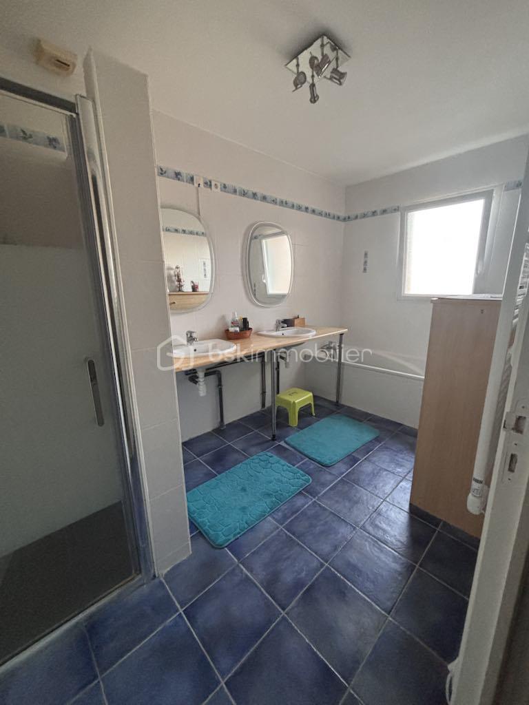 Maison contemporaine de 159 m² - salle d'eau.jpeg