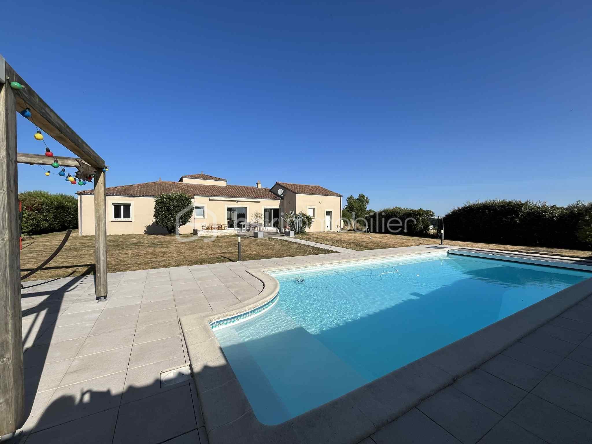 Maison contemporaine de 159 m² - arriere2.jpeg