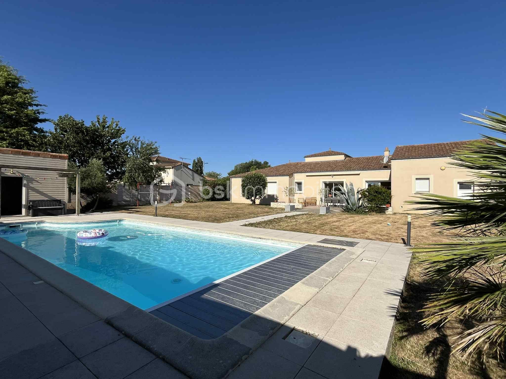 Maison contemporaine de 159 m² - vue arriere bouées.jpeg