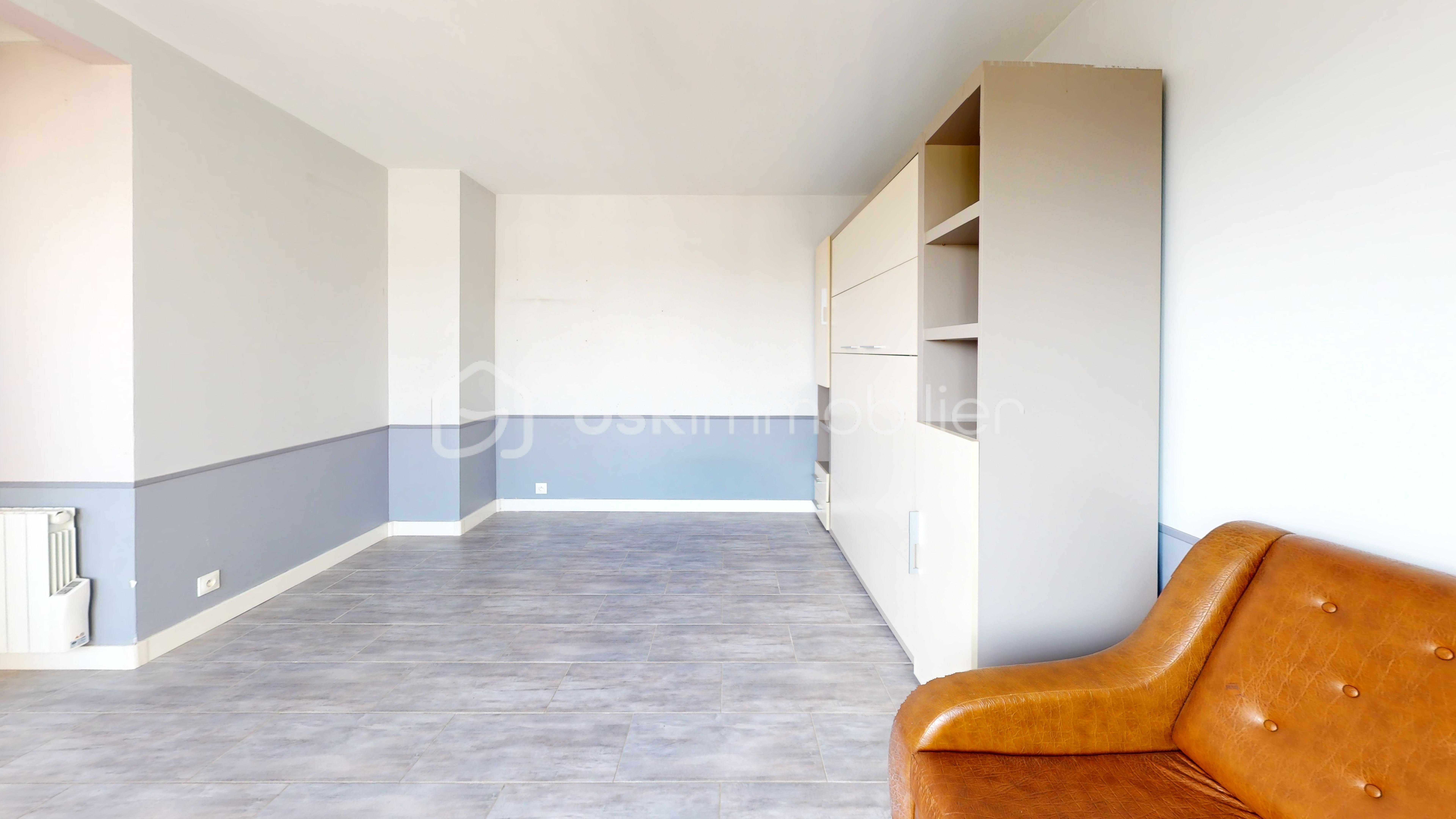 Neuilly-Plaisance-Living-Room 1.jpg