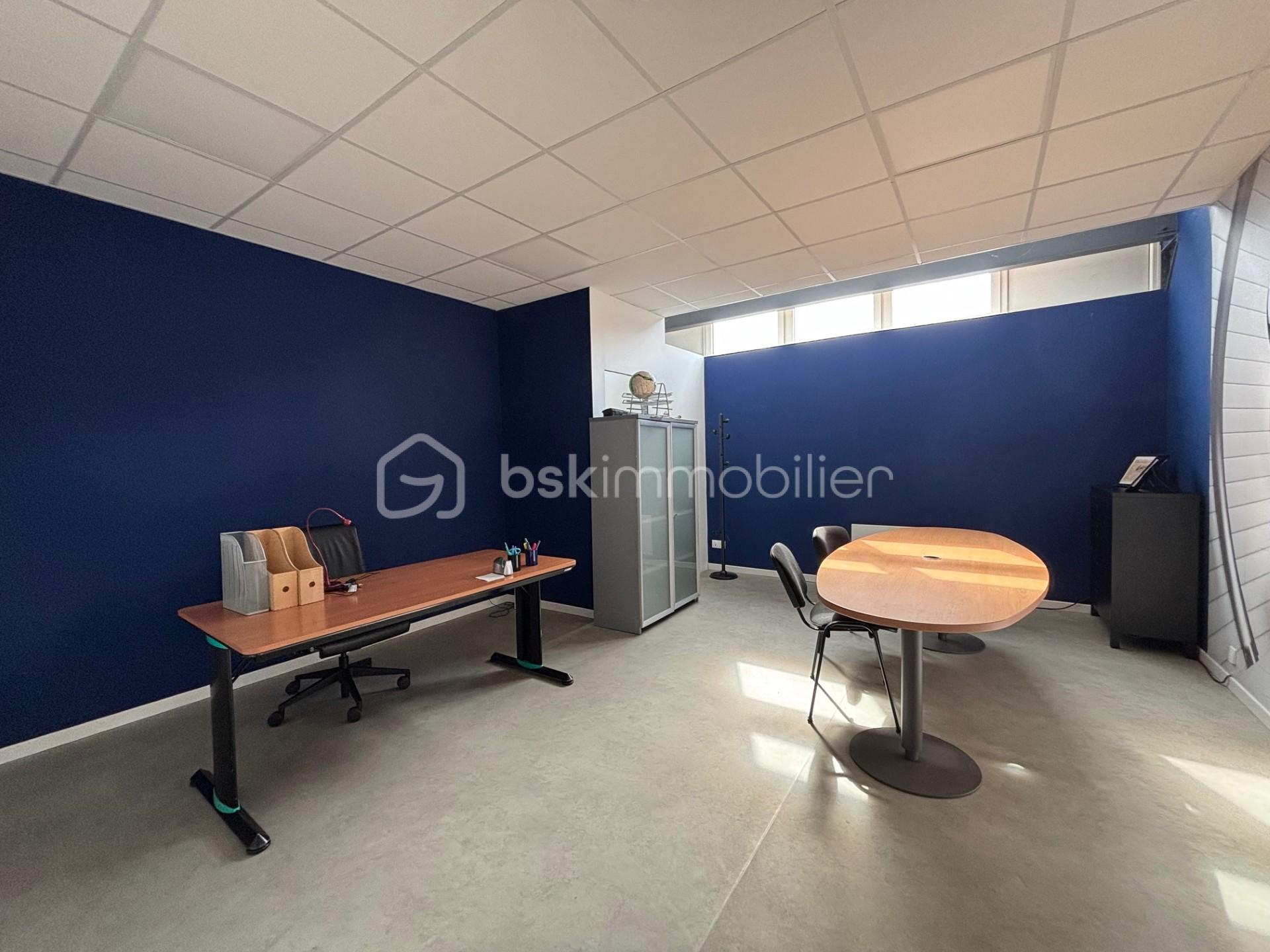 Immeuble de 1 000 m² - thumbnail_IMG_2690.jpg