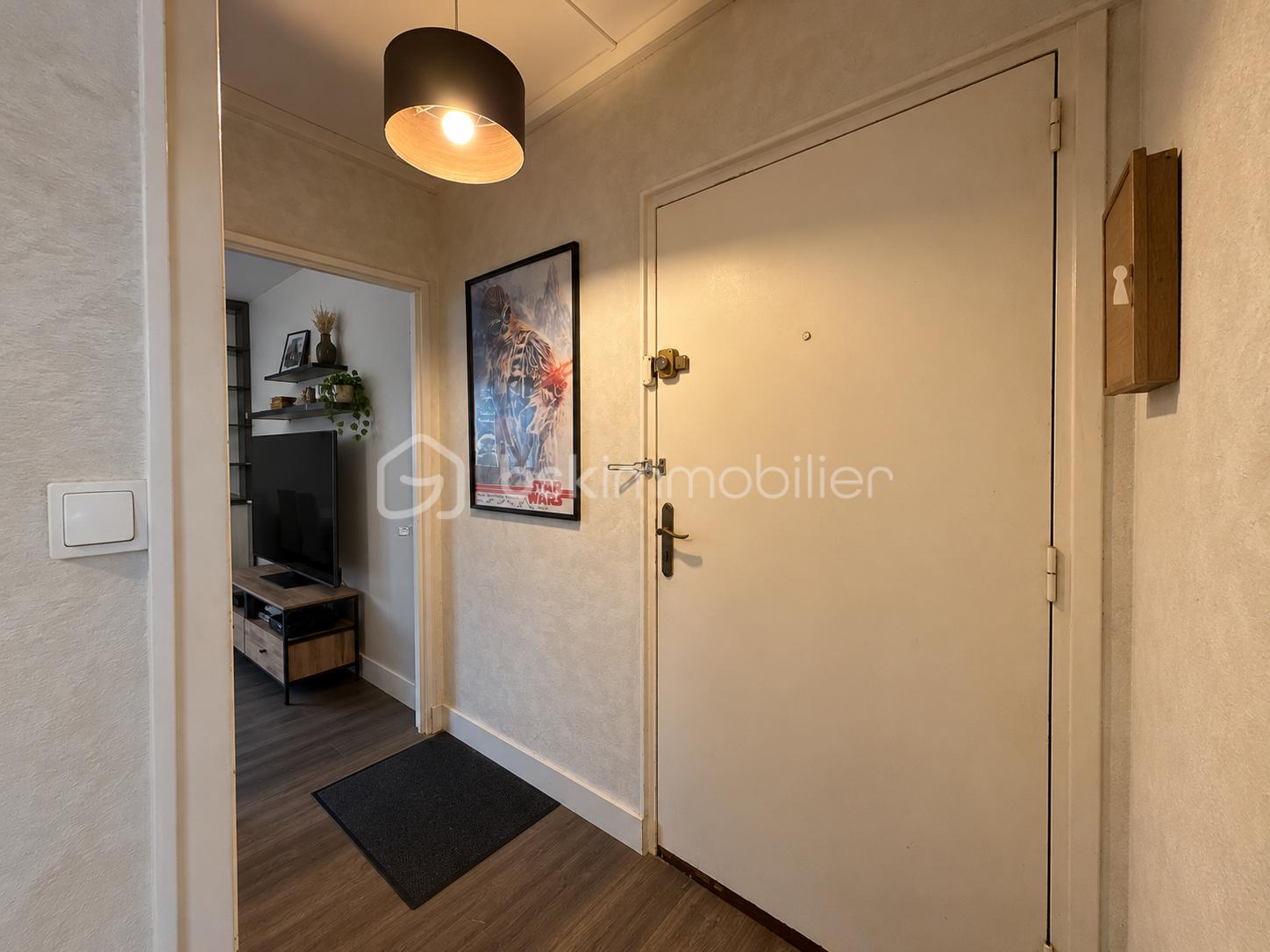Entrée chaleureuse avec affiche Star Wars.png