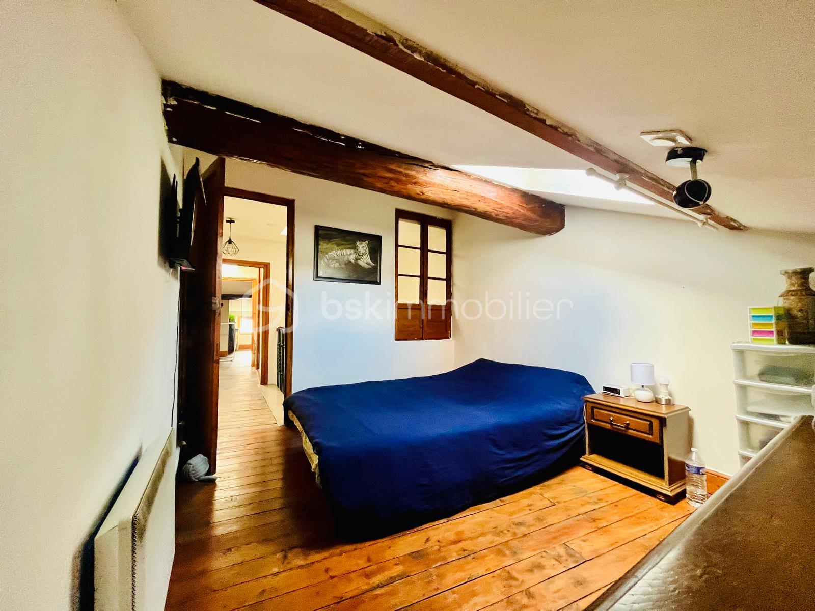 chambre lit bleu carre.jpeg