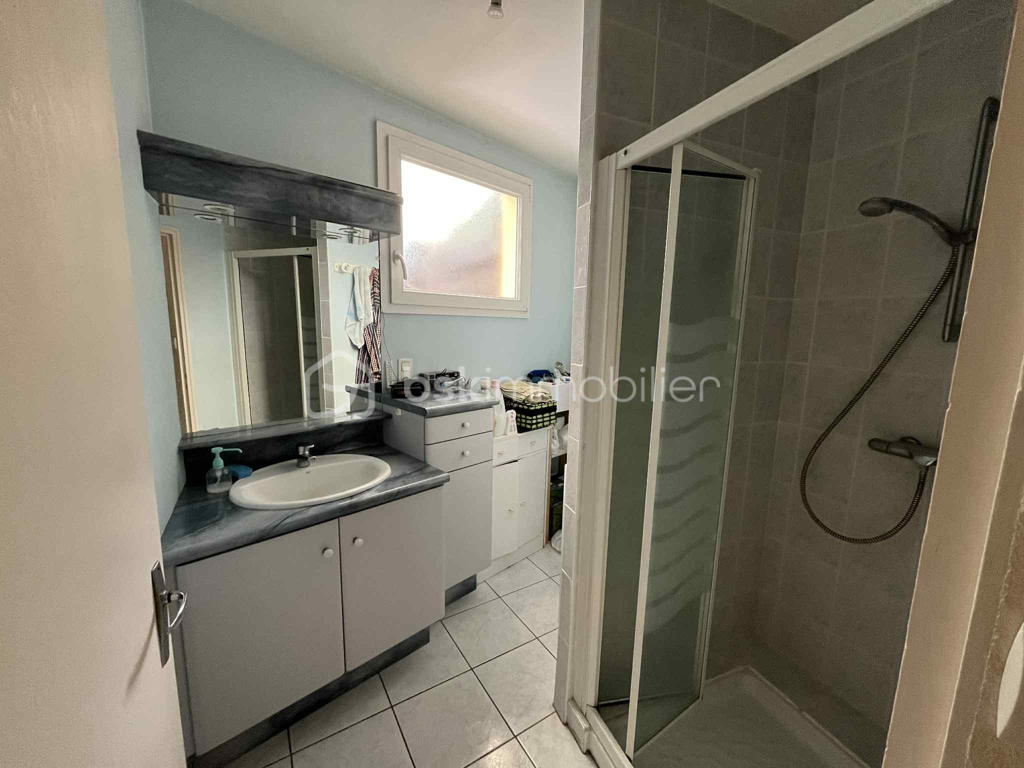 Maison ancienne de 88 m² - salle d'eau 1.jpeg