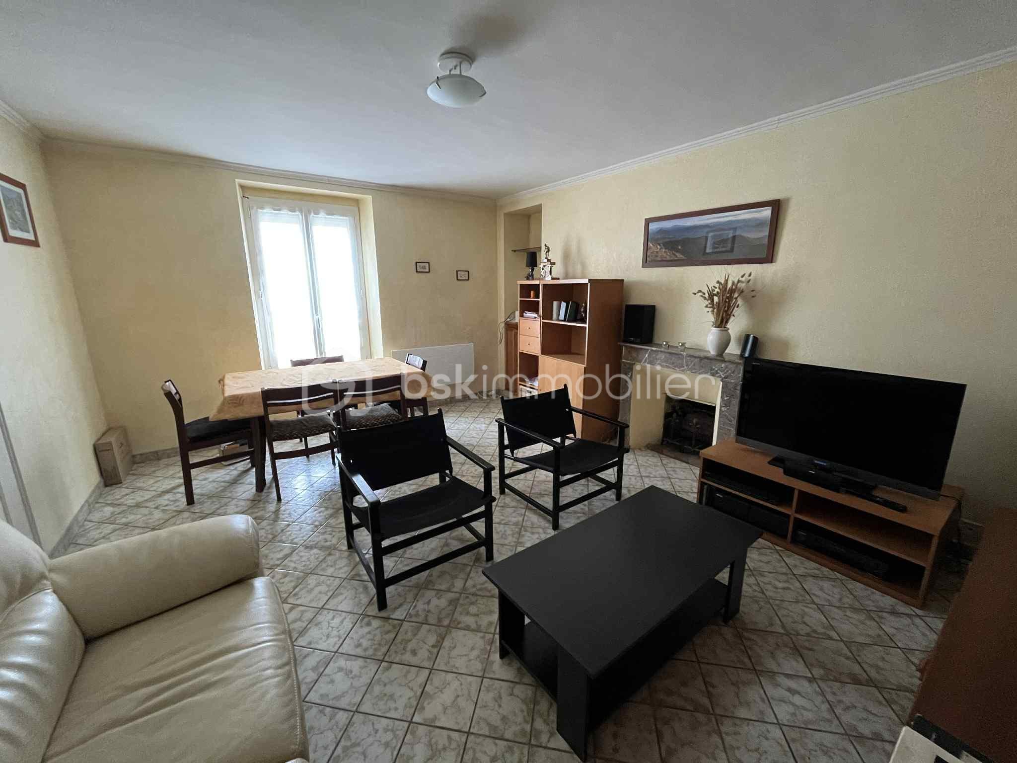 Maison ancienne de 88 m² - salon 3.jpeg