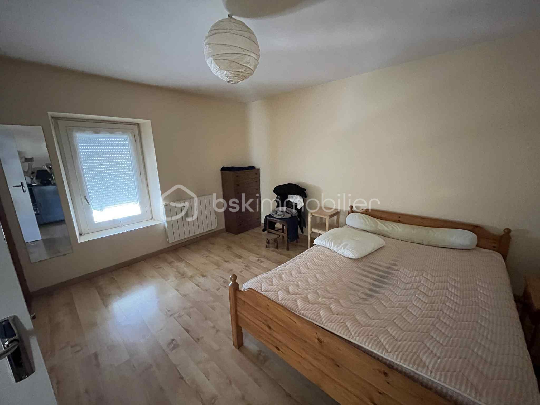 Maison ancienne de 88 m² - chambre fond.jpeg