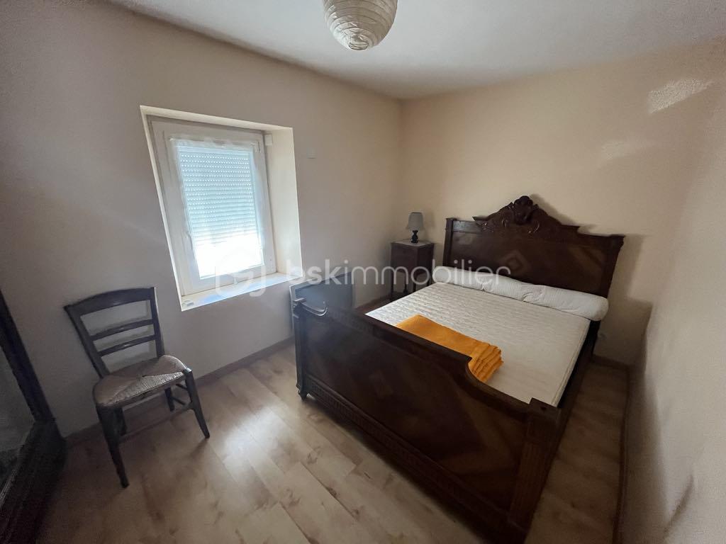 Maison ancienne de 88 m² - chambre 2.jpeg