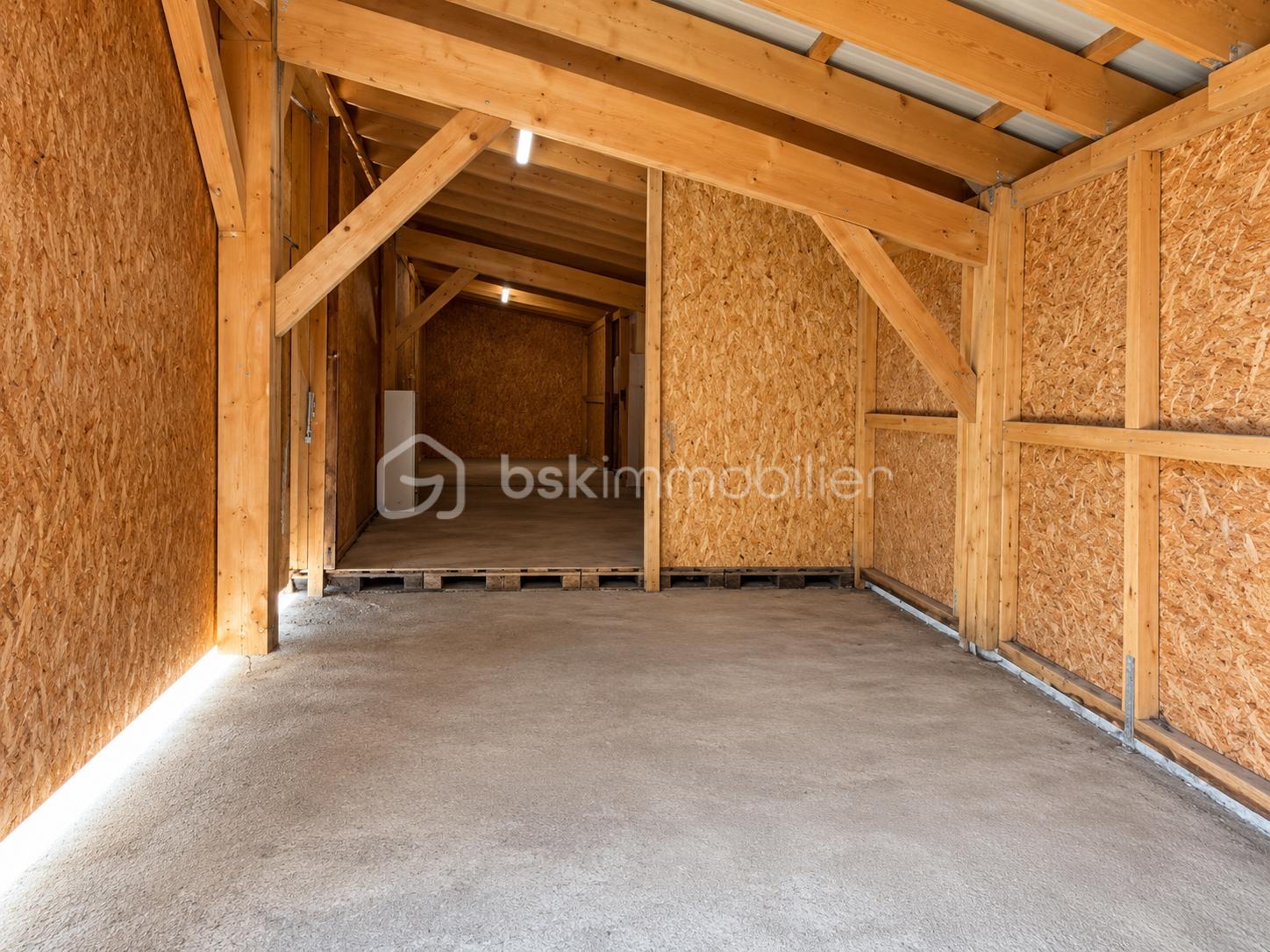 LOCAL STOCKAGE 60M2.png