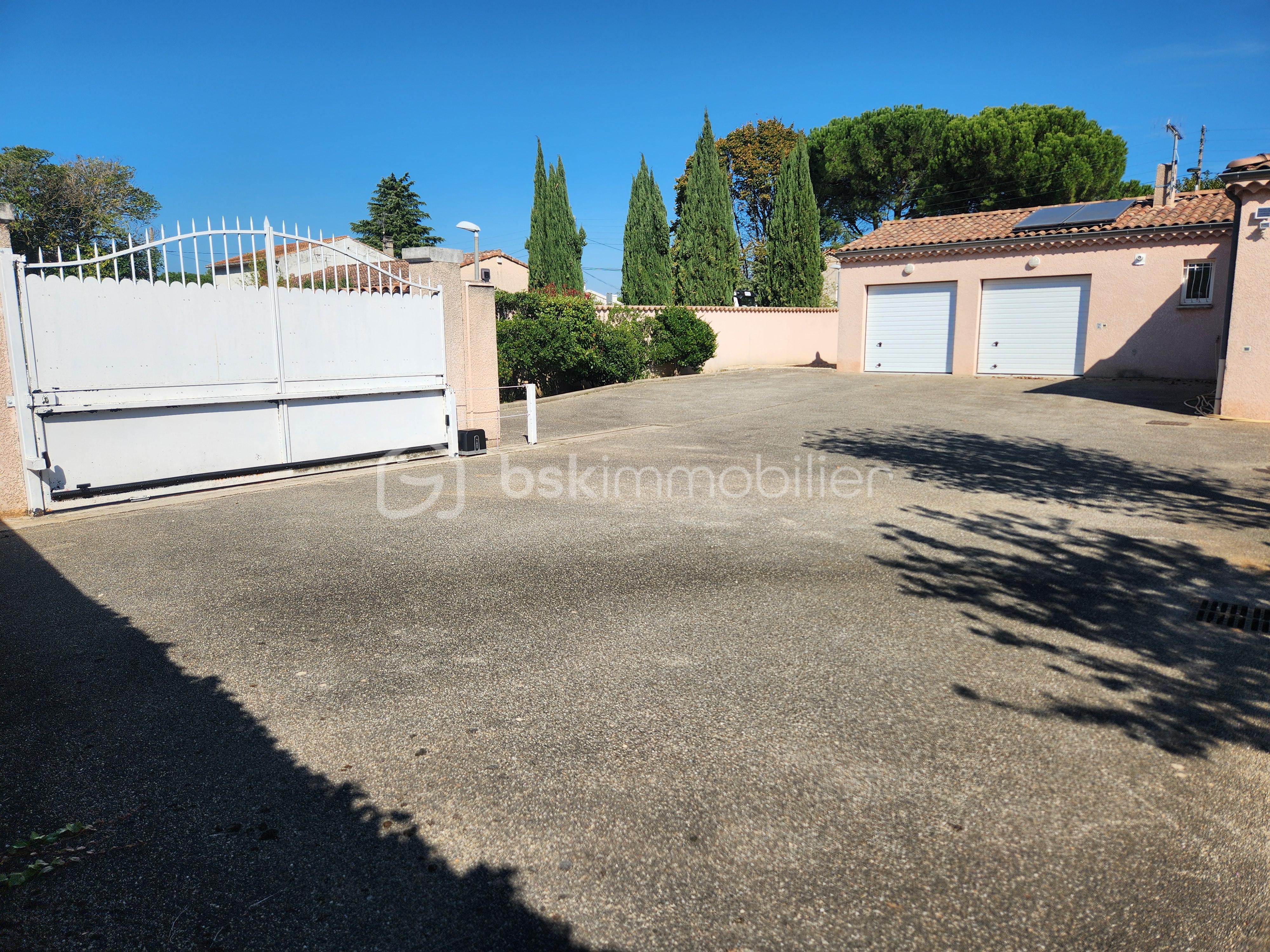 Villa de 174 m² - Parking portail.jpg