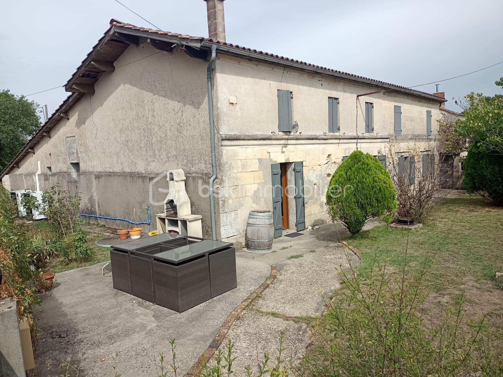 Maison 6 pièces 192 m² · à Lagorce · 192 m² · 220 000 €