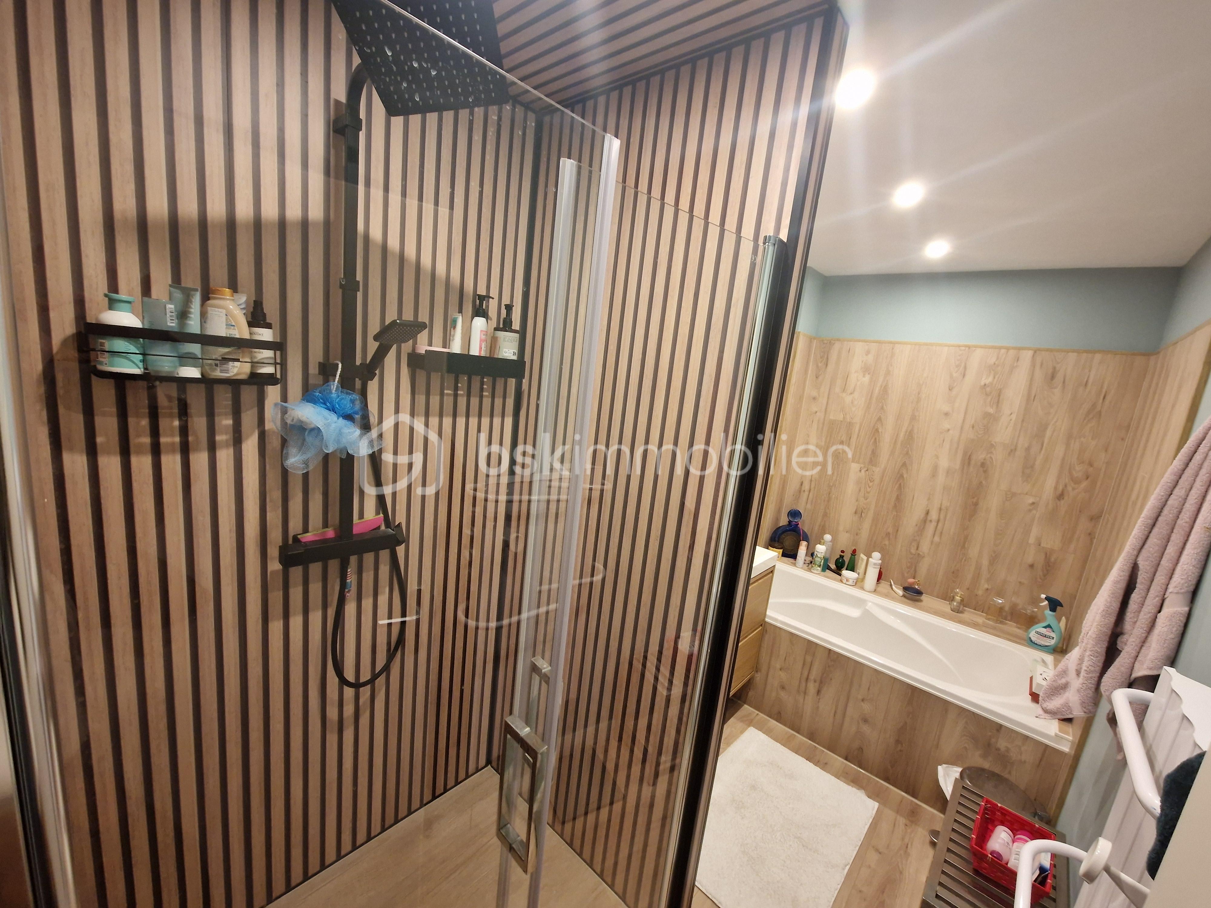 Appartement de 140,30 m² - SALLE DE BAINS ET DOUCHE APPART LE HAVRE.jpg