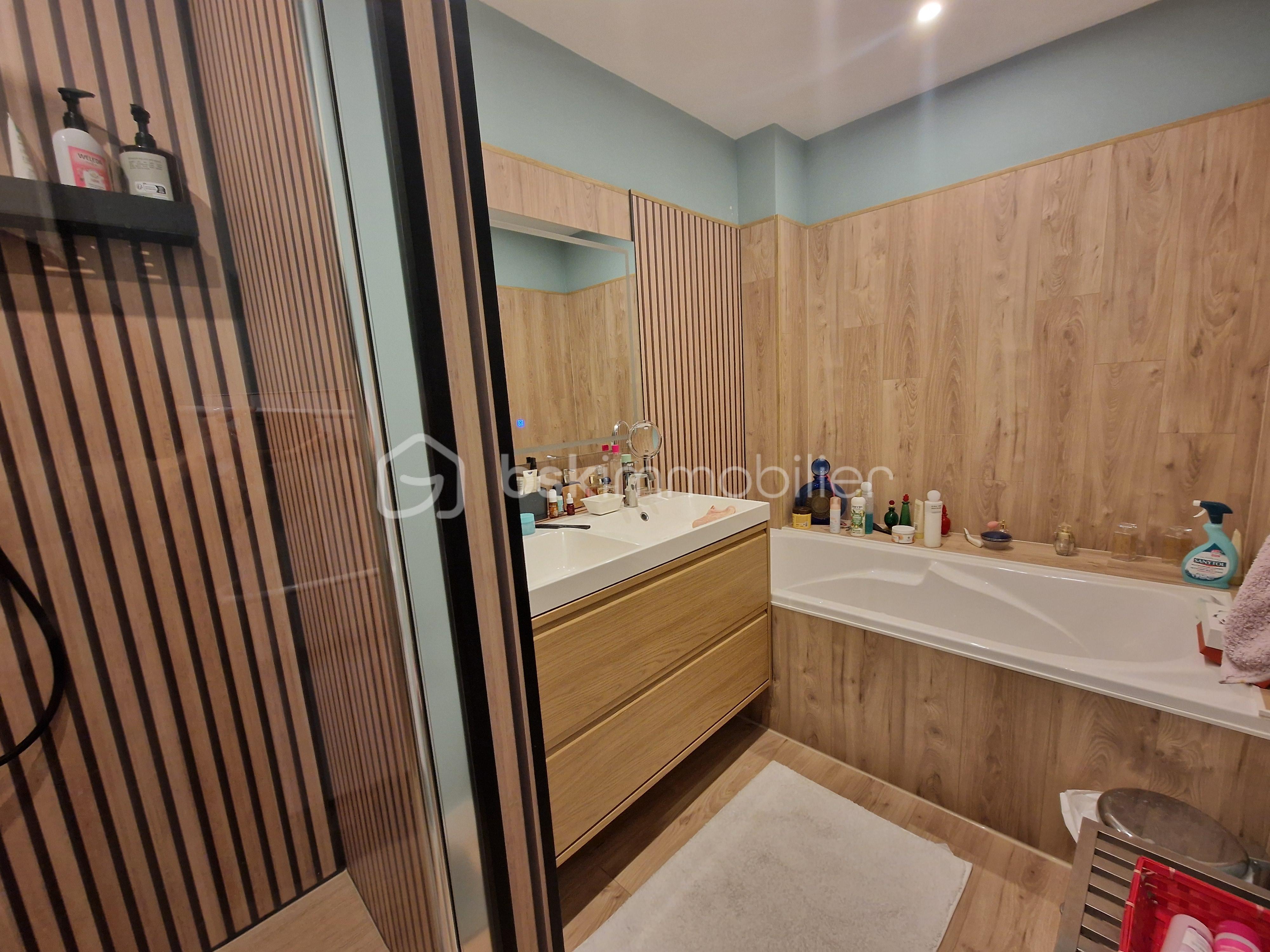 Appartement de 140,30 m² - SALLES DE DOUCHES ET BAINS APPART LE HAVRE.jpg