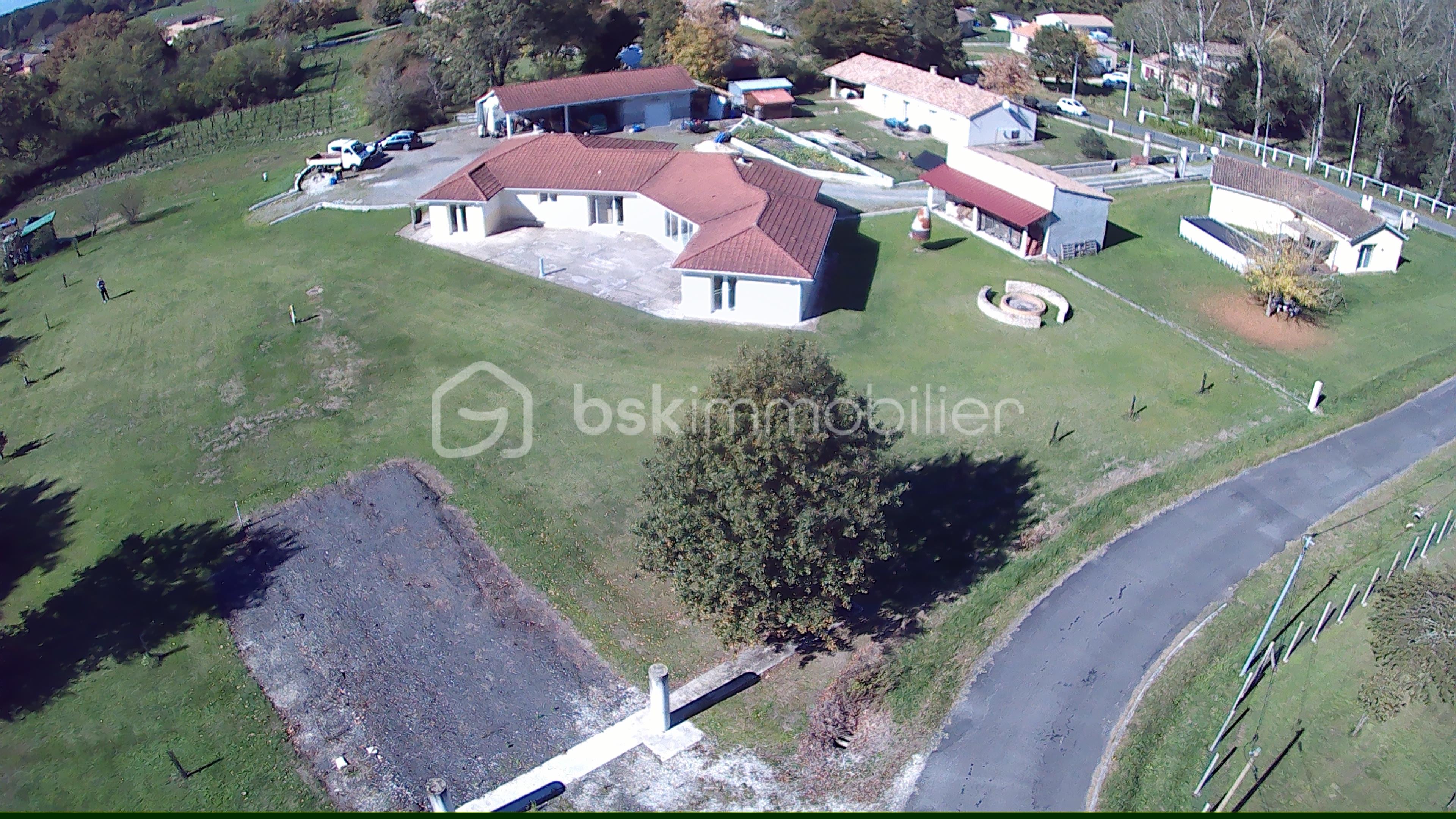 Maison de 247 m² - 20251015_140541_00.jpg