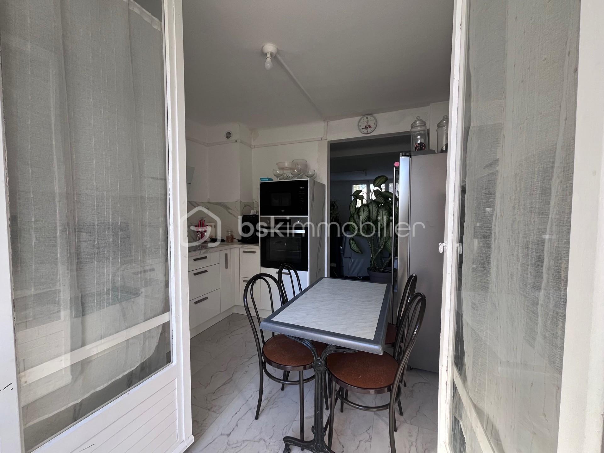 Appartement de 54,26 m² - vue cuisine appart beziers.jpg