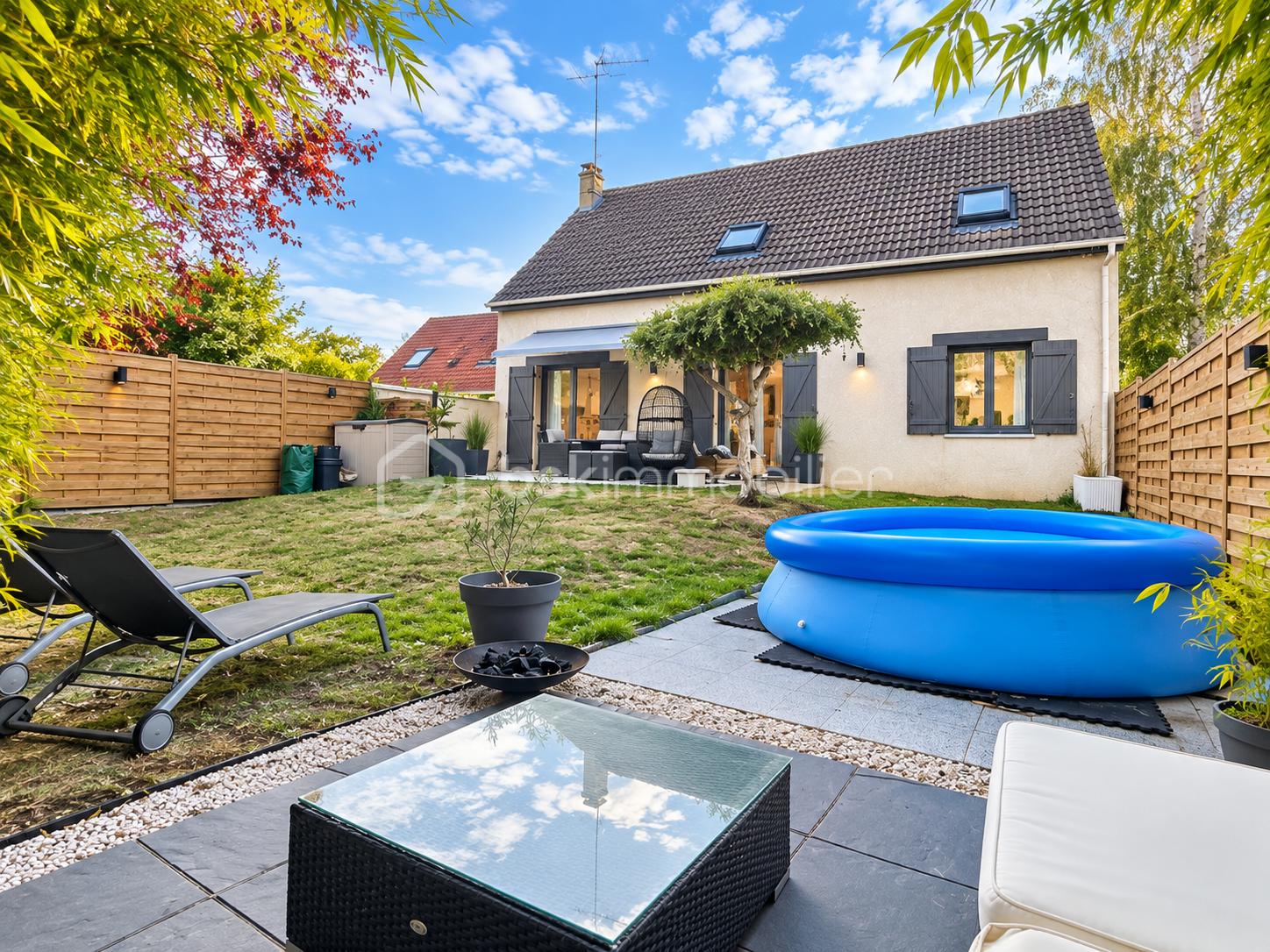 maison-longpont-sur-orge-jardin-piscine.png