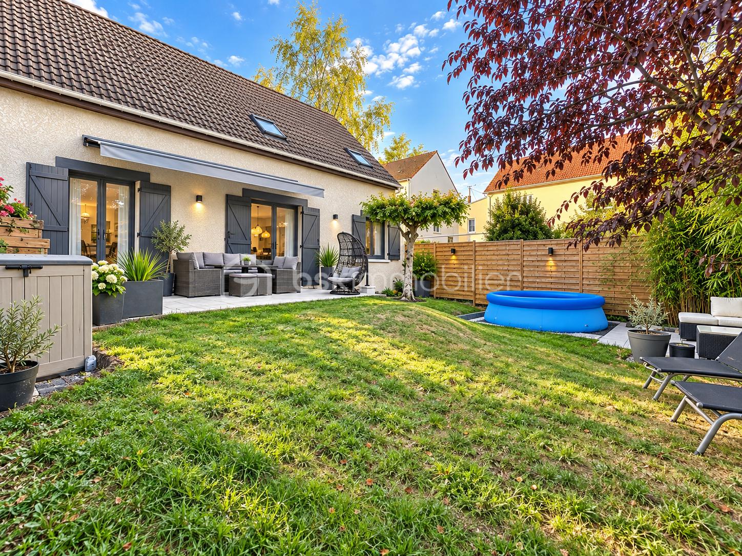 maison-longpont-sur-orge-jardin-terrasse-piscine.png