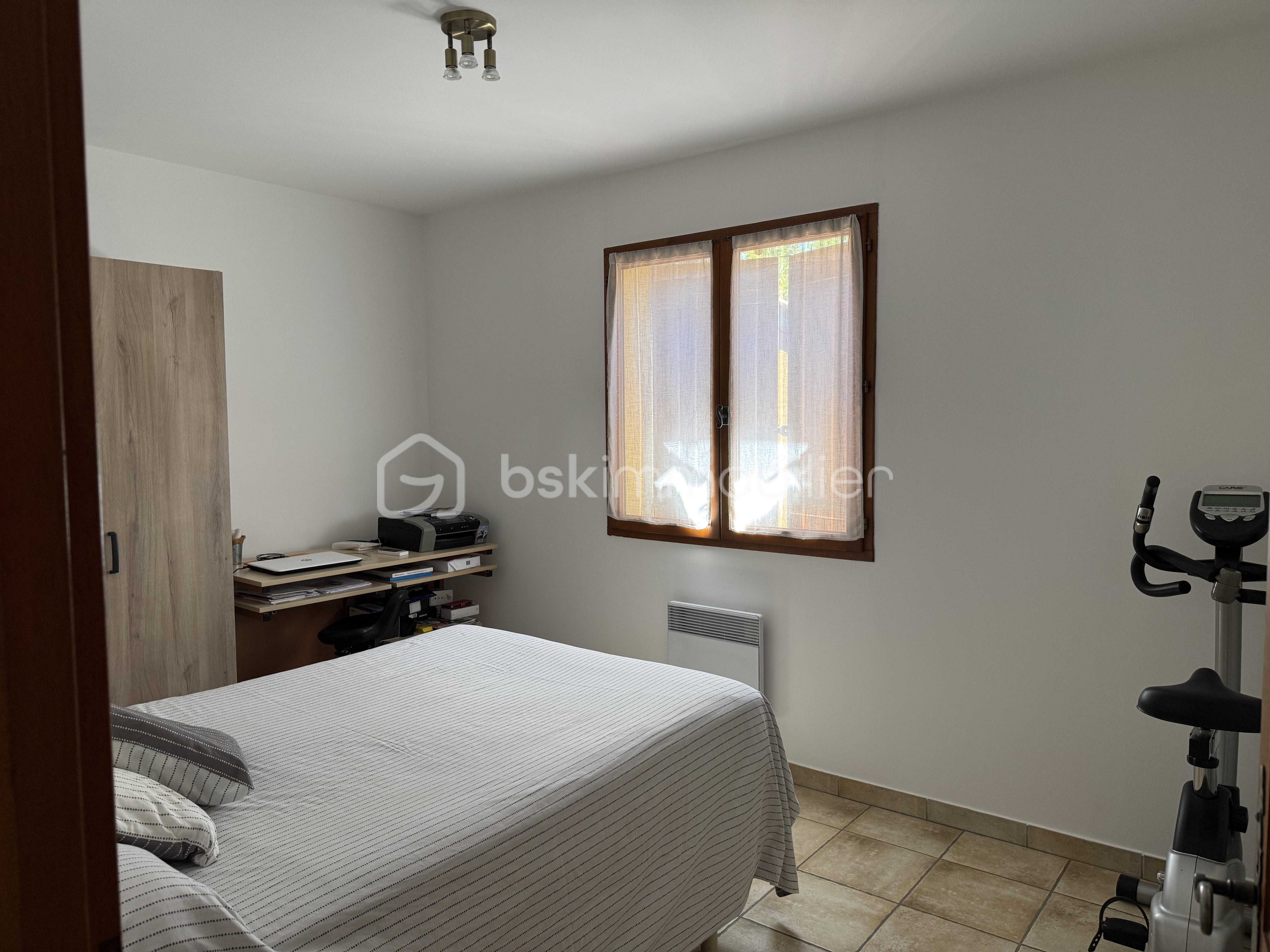 CHAMBRE 1 ENTREE.JPG