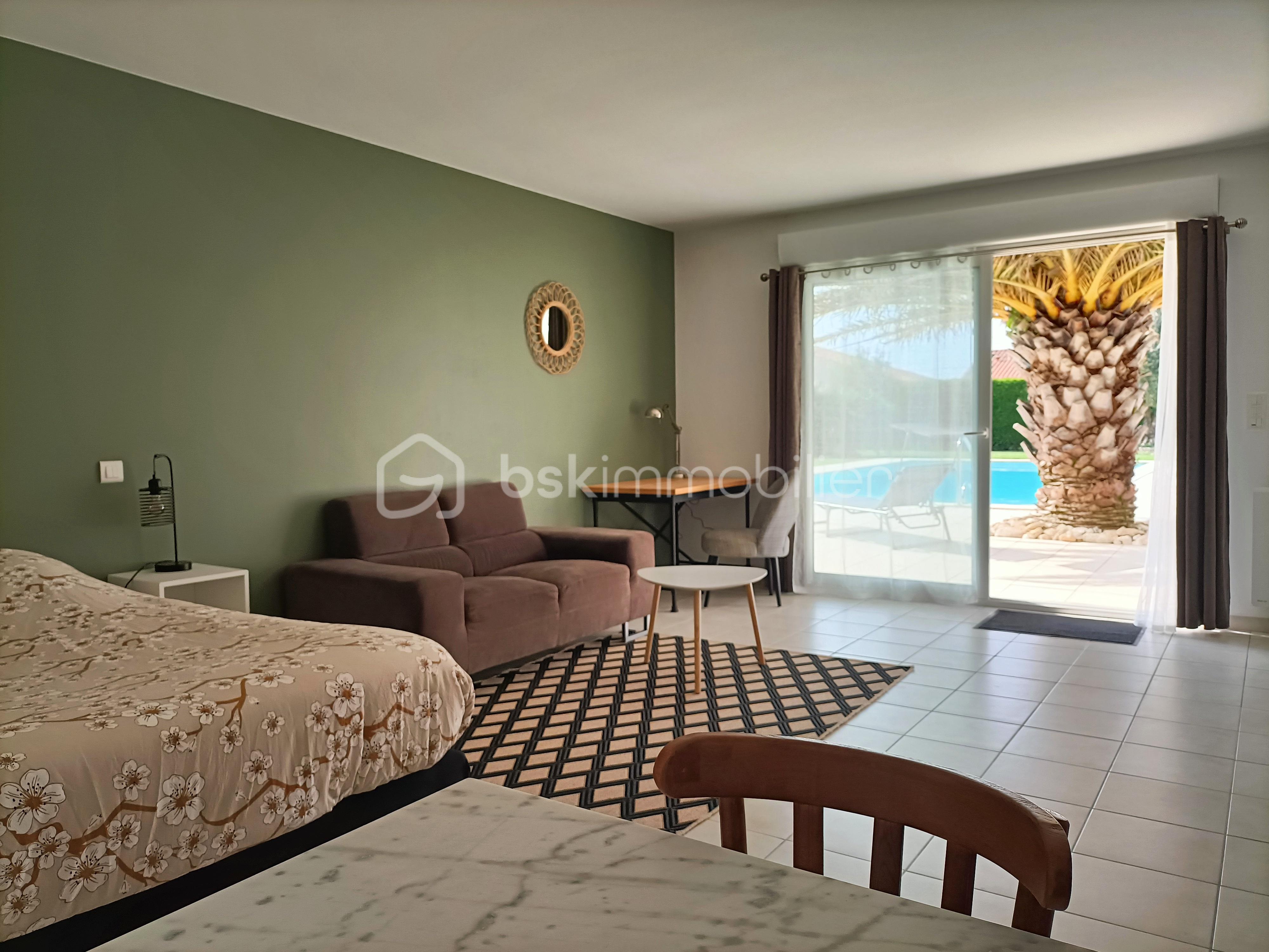 Studio sur piscine.jpg