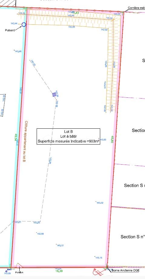 Terrain de 903 m²