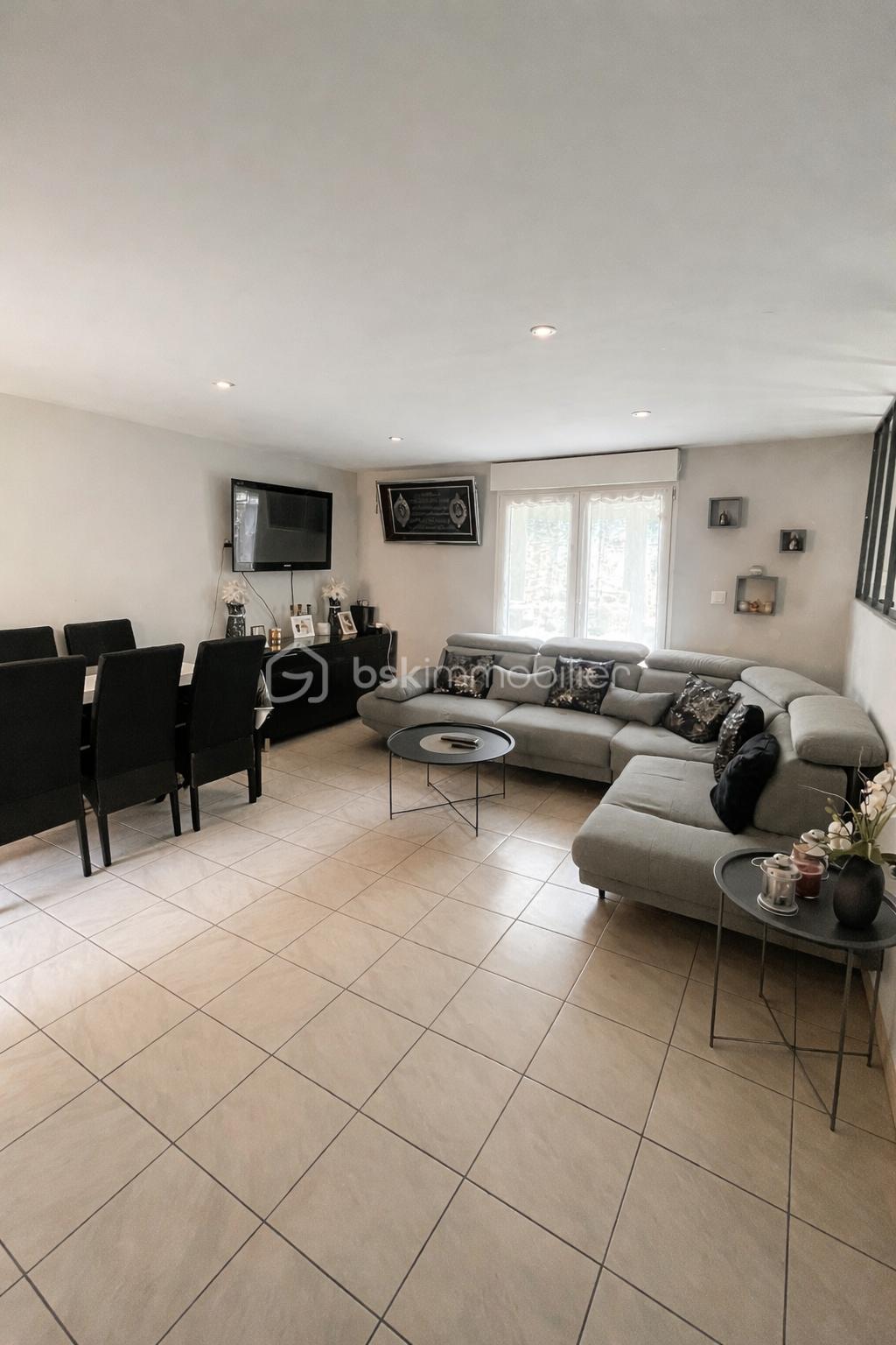 Salon moderne et salle à manger.png