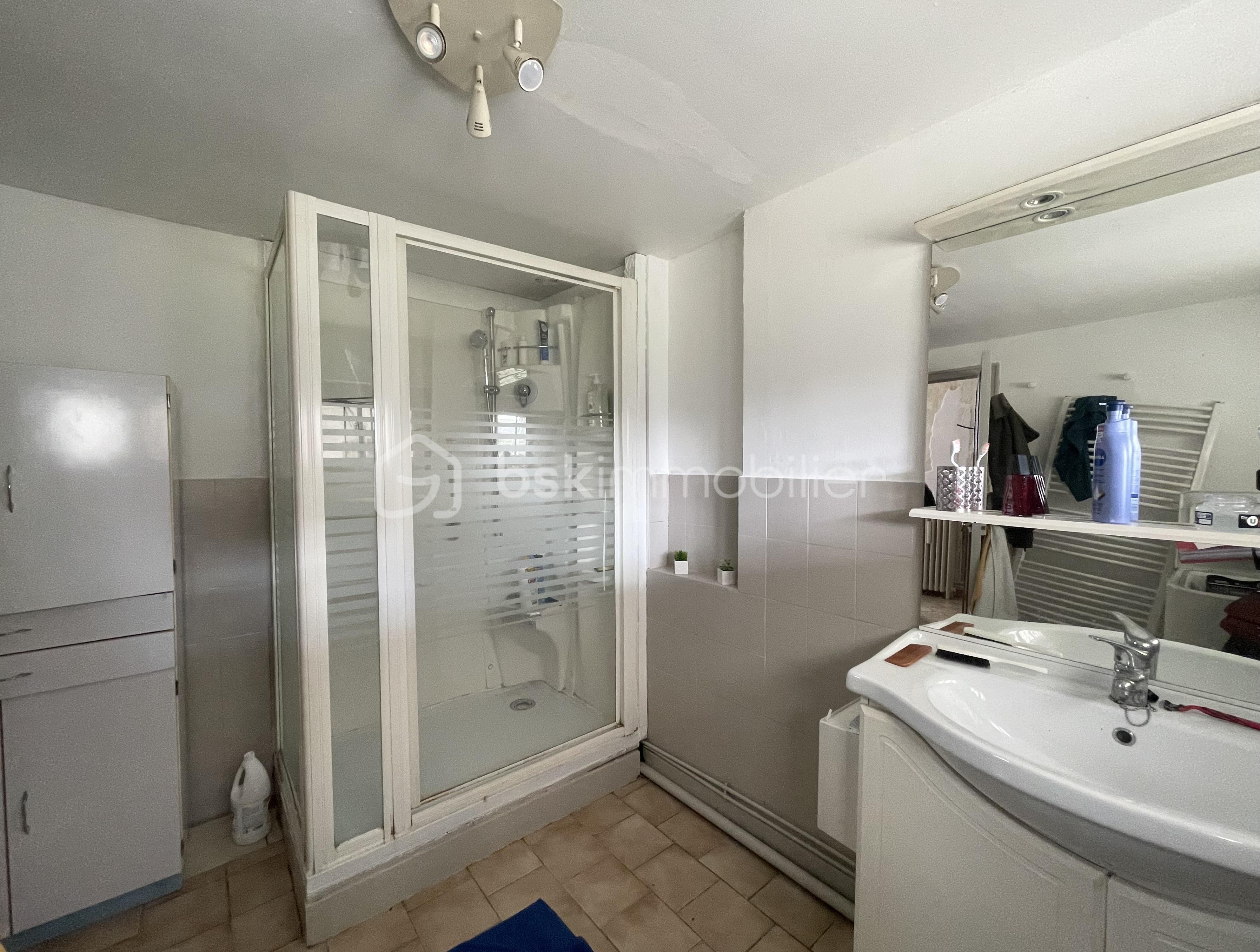 Maison de 160 m² - salle de douche 1.jpg