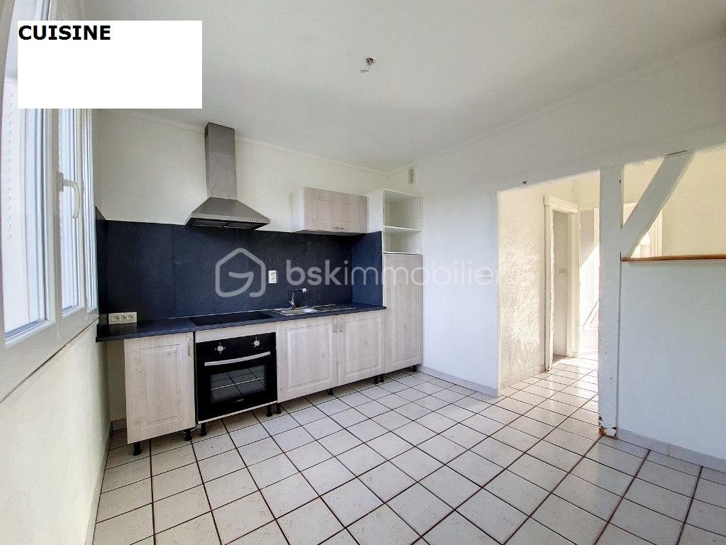 Appartement de 67,30 m² - CUISINE ET VUE SUR ENTREE2.jpg