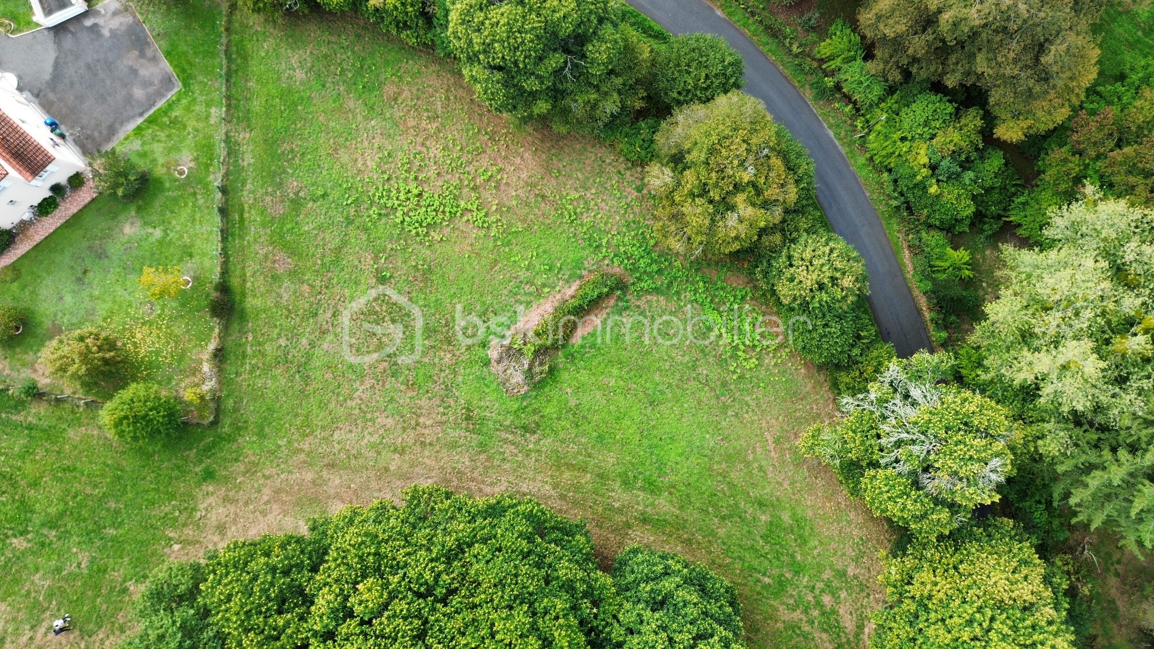 Terrain de 2 486 m² - dji_fly_20250920_161246_96_1758377575177_photo_optimized.jpg