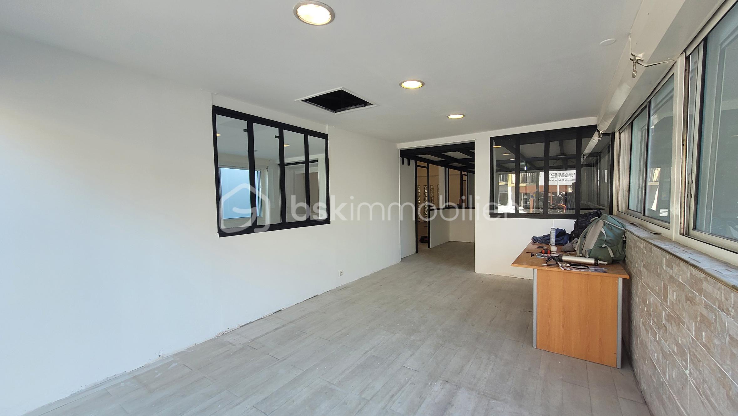 Local d activites de 140 m² - 205335-06.jpg