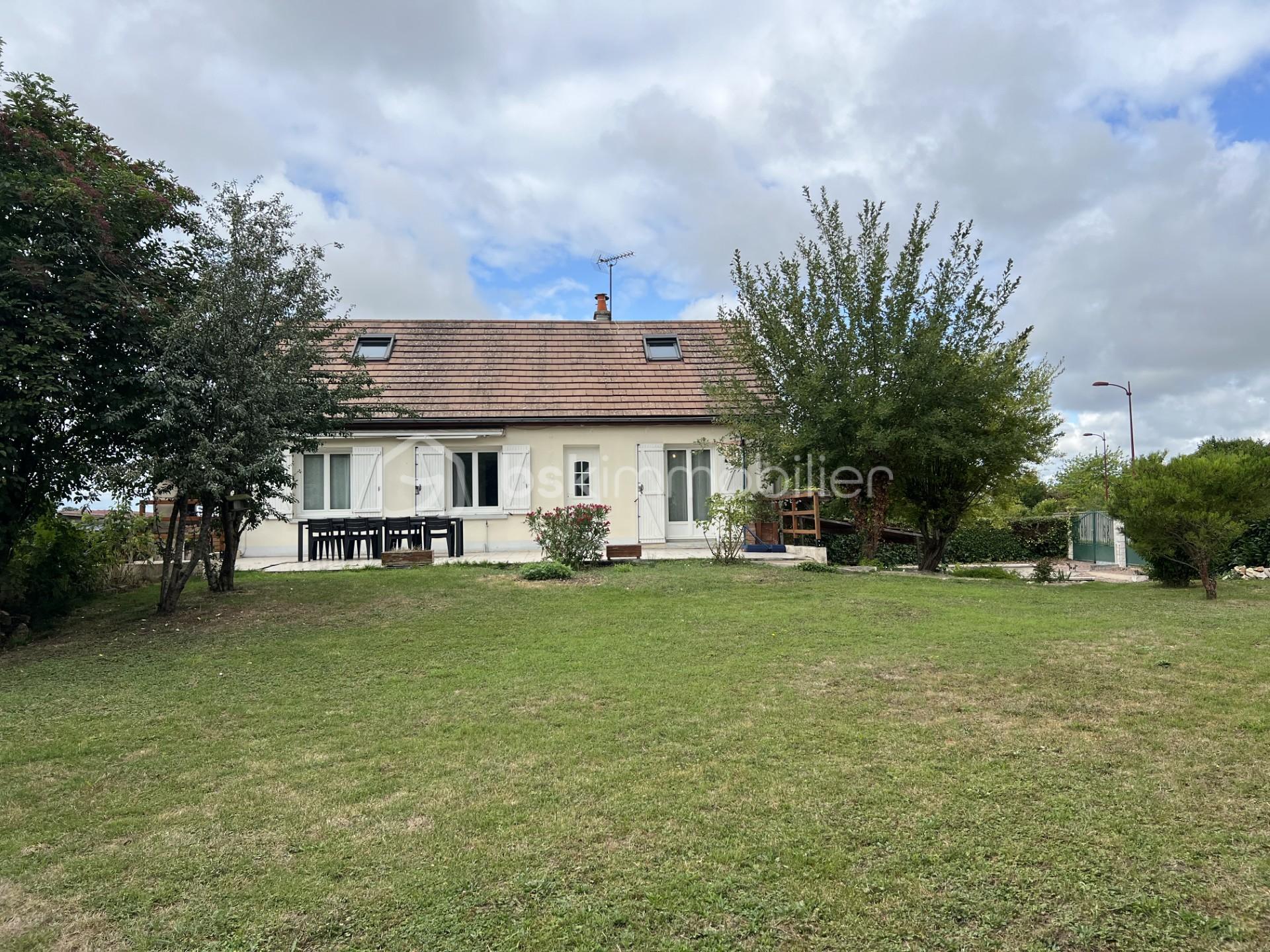 Maison traditionnelle de 95 m² - maison courcay.jpg