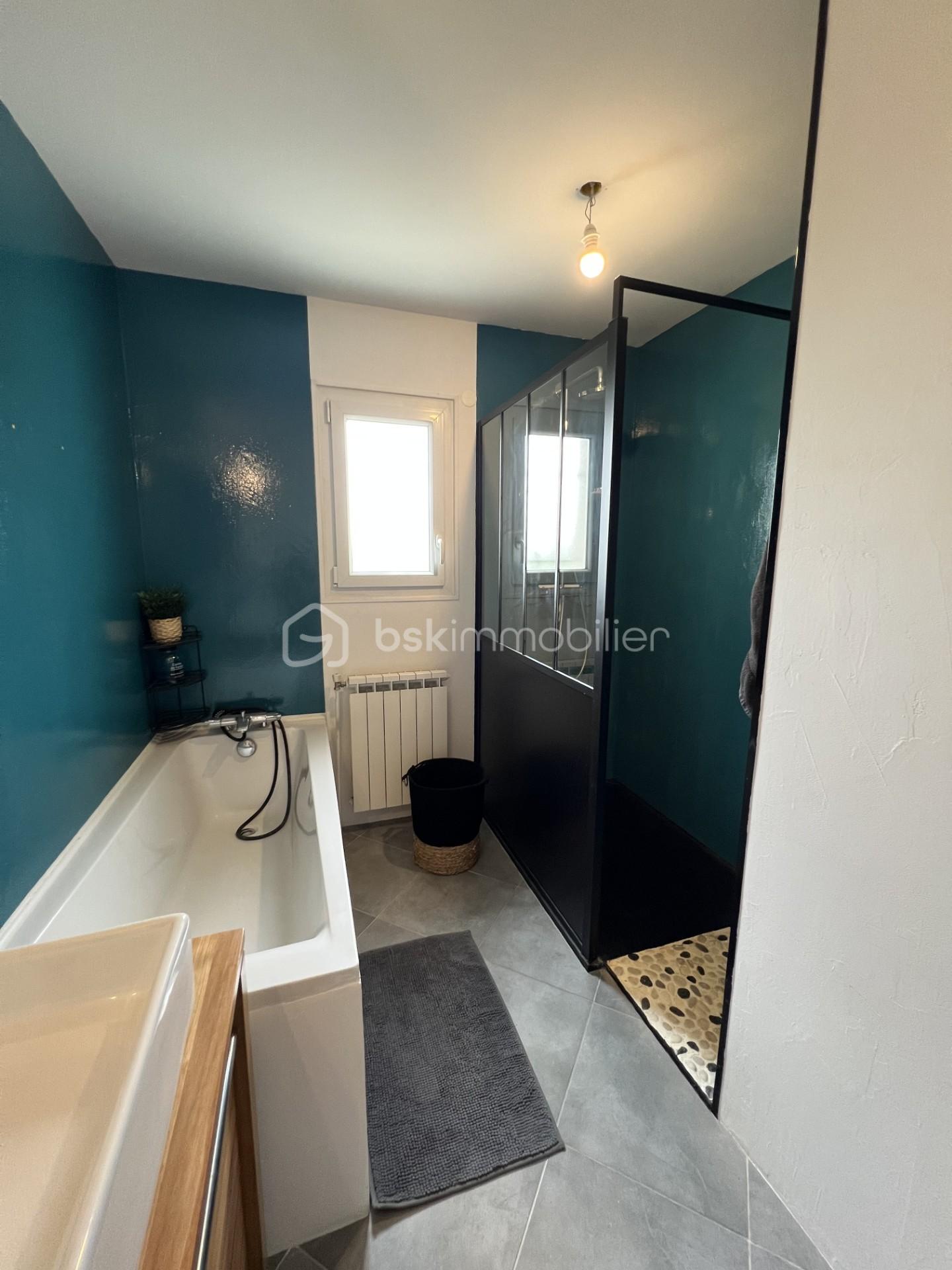 Maison traditionnelle de 95 m² - salle de bains.jpg