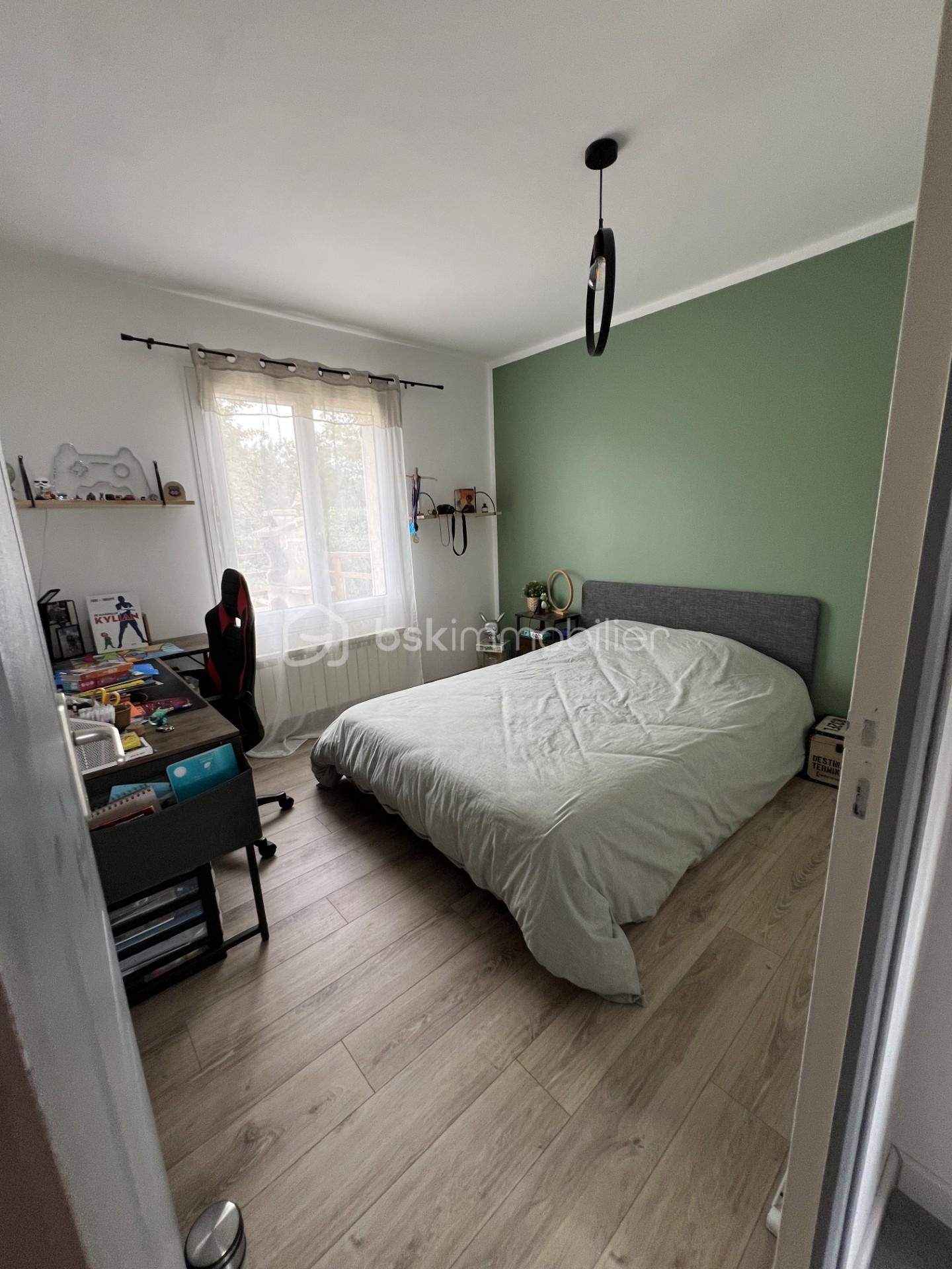 Maison traditionnelle de 95 m² - chambre verte.jpg