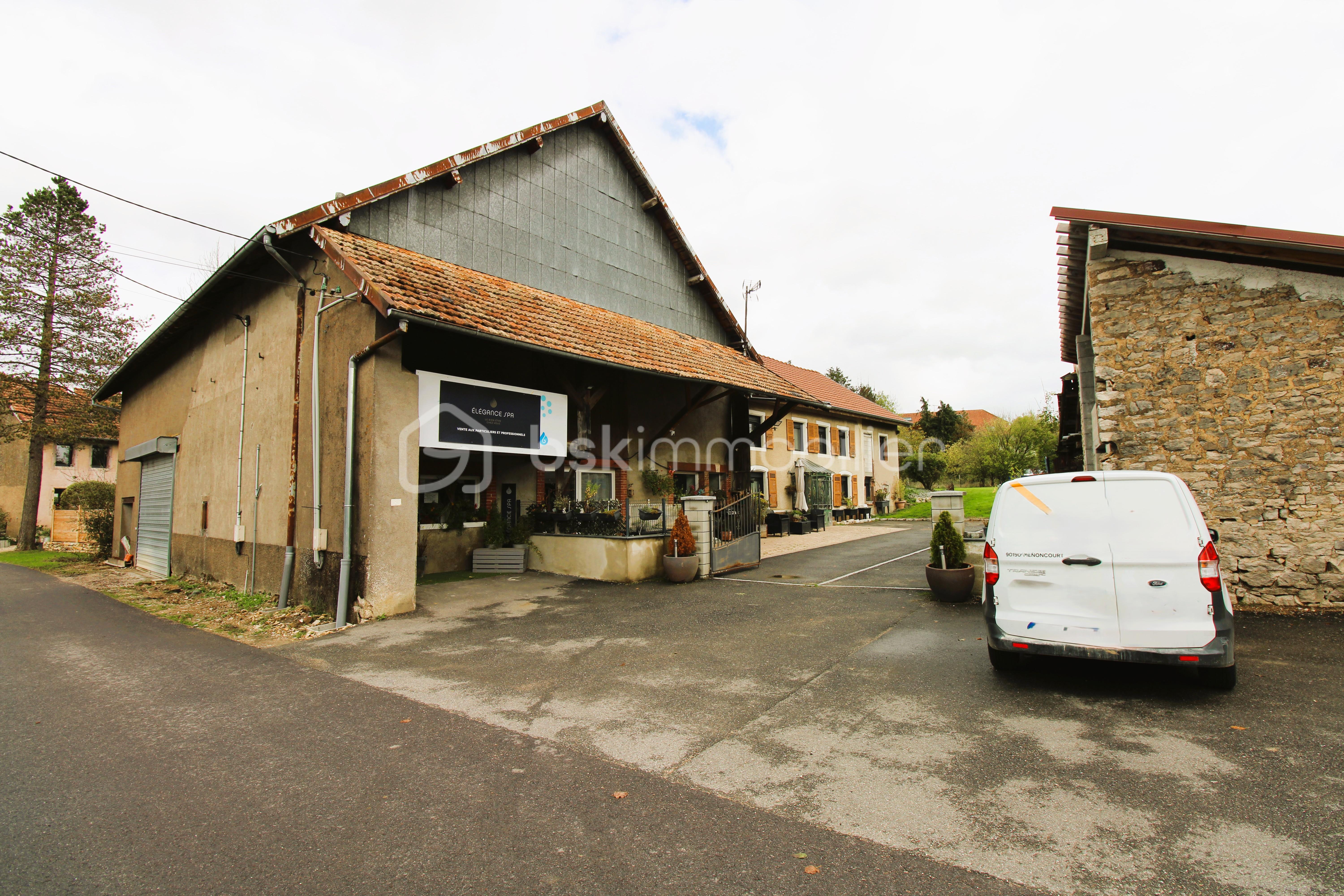 Maison de 281 m² - BATIMENT EN ENTIER.JPG