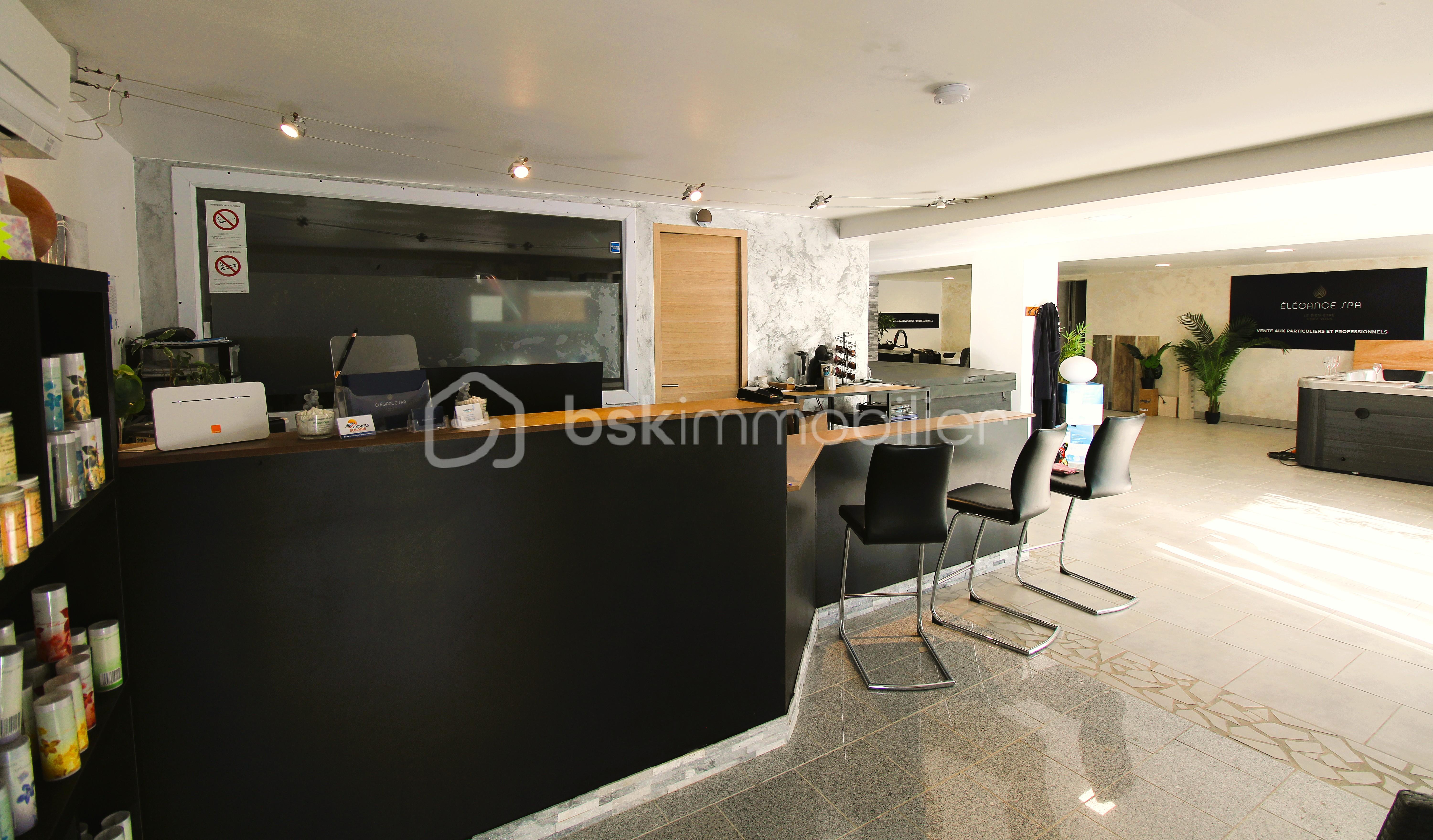 Maison de 281 m² - magasin 1.JPG