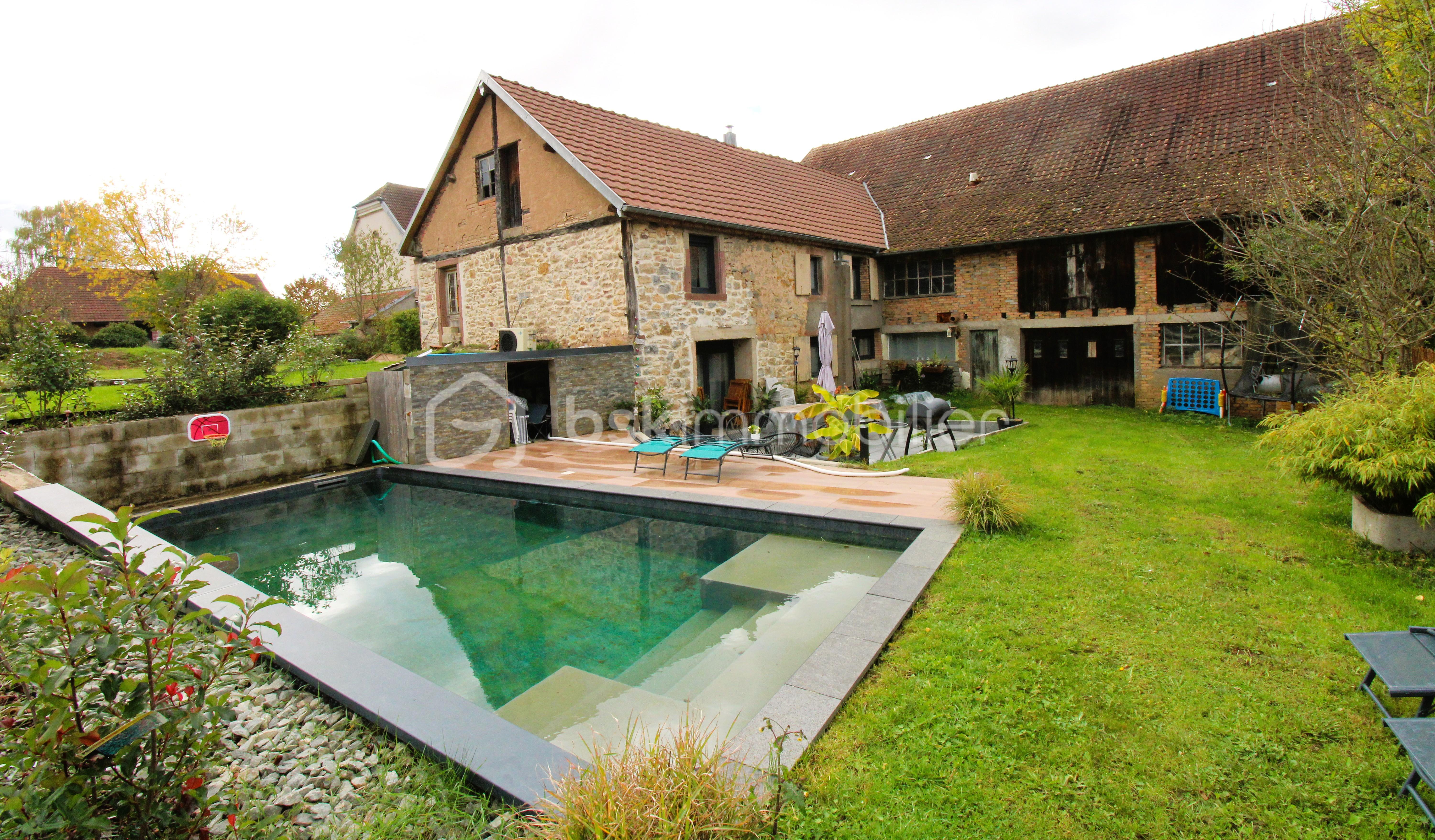 Maison de 281 m² - vue arrière maison.JPG