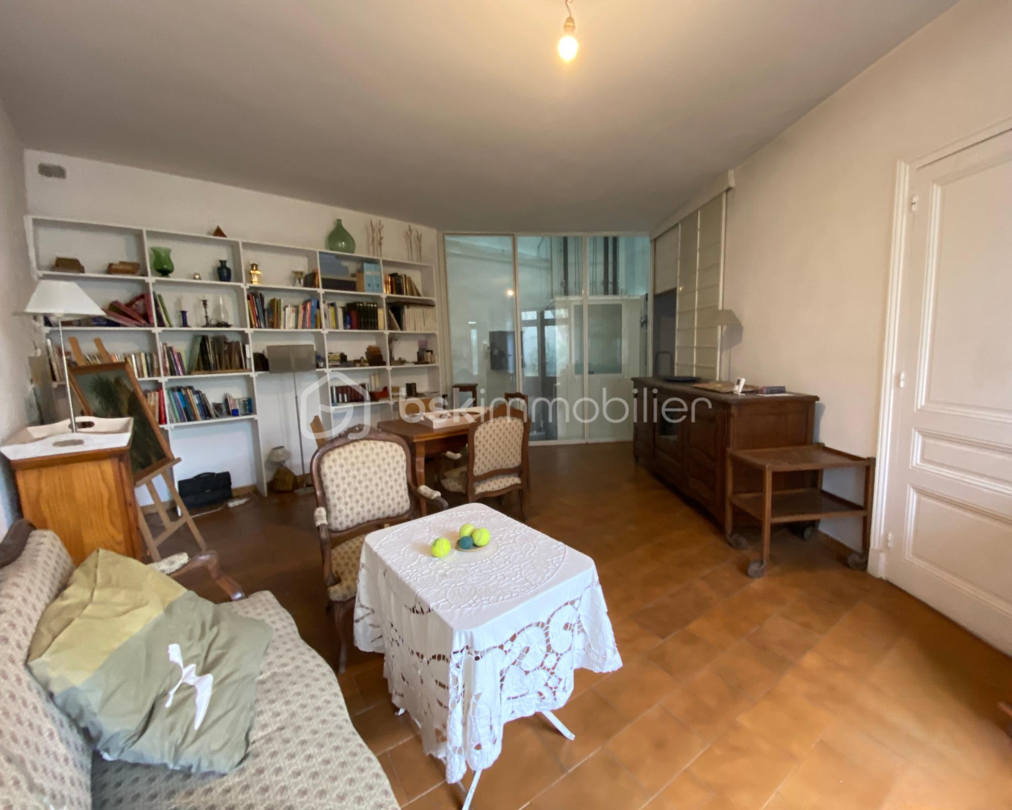 Maison de 303 m² - 1128-png.png