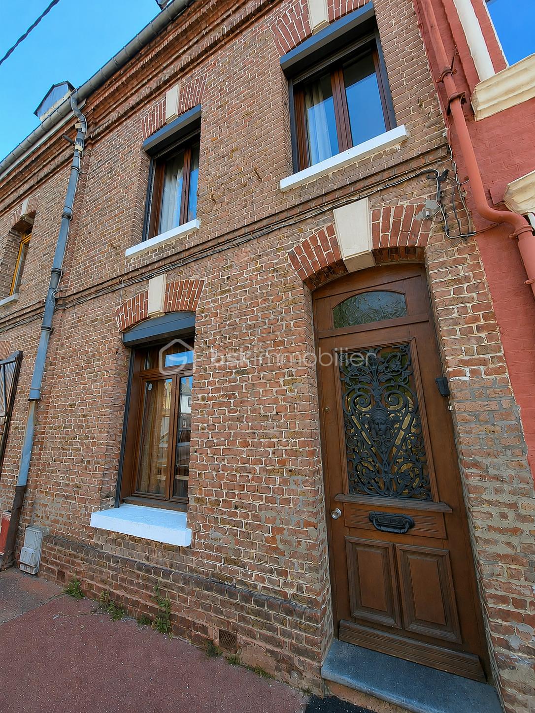 FACADE SANS PANNEAU.jpg