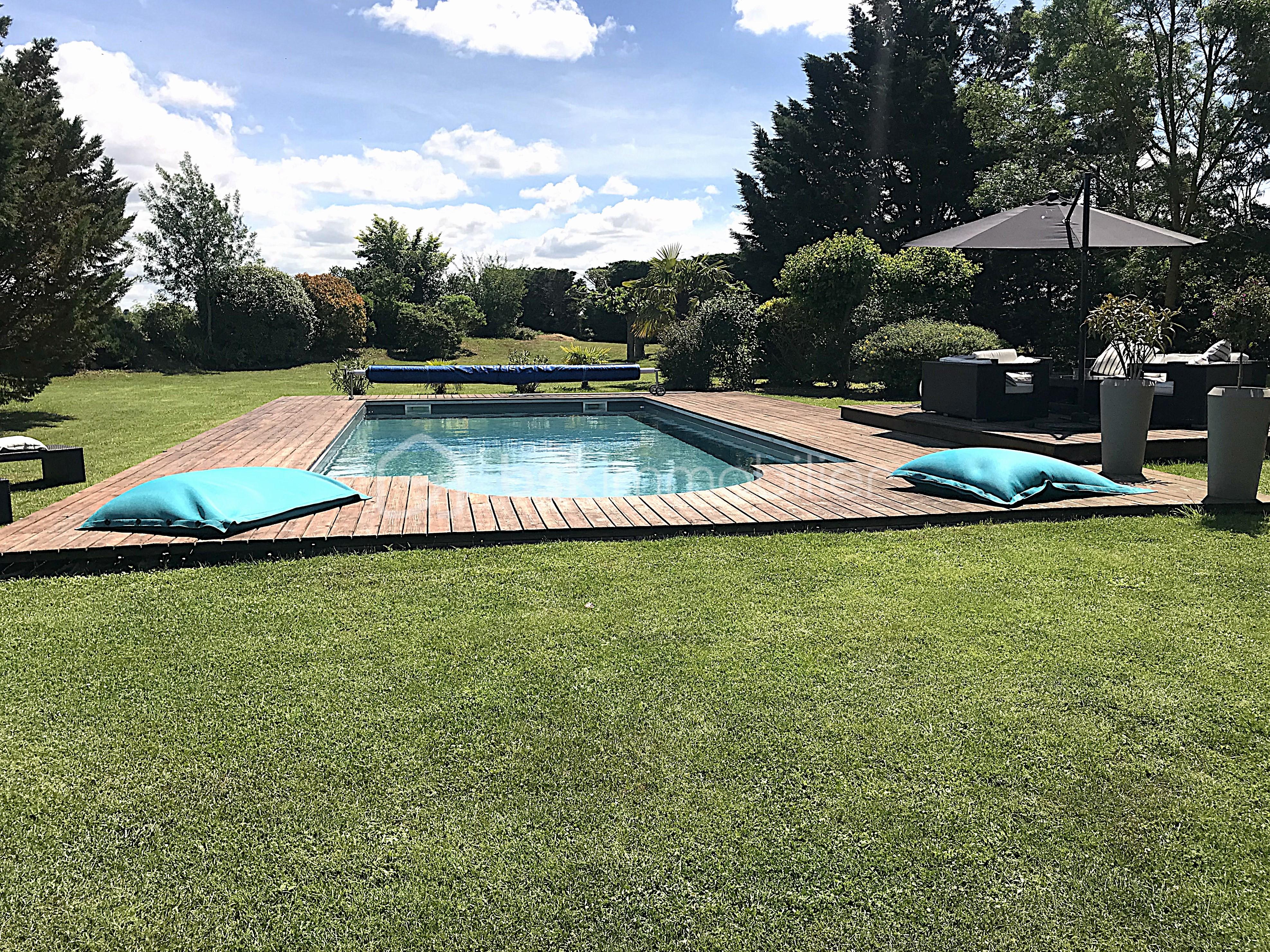 Maison de 235 m² - lemesle_tarabel_maison_piscine.jpeg
