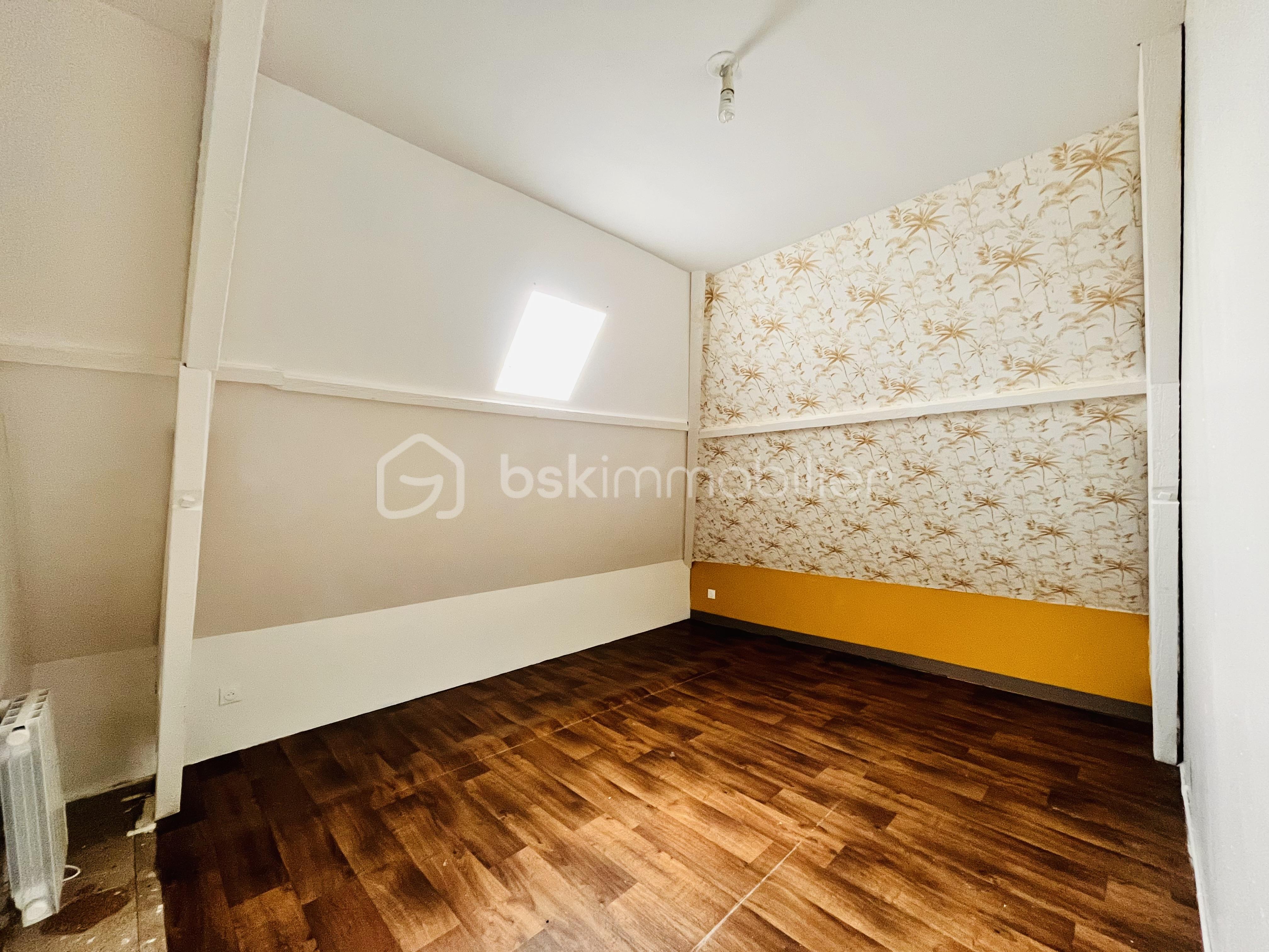 Chambre 2 étage.jpg