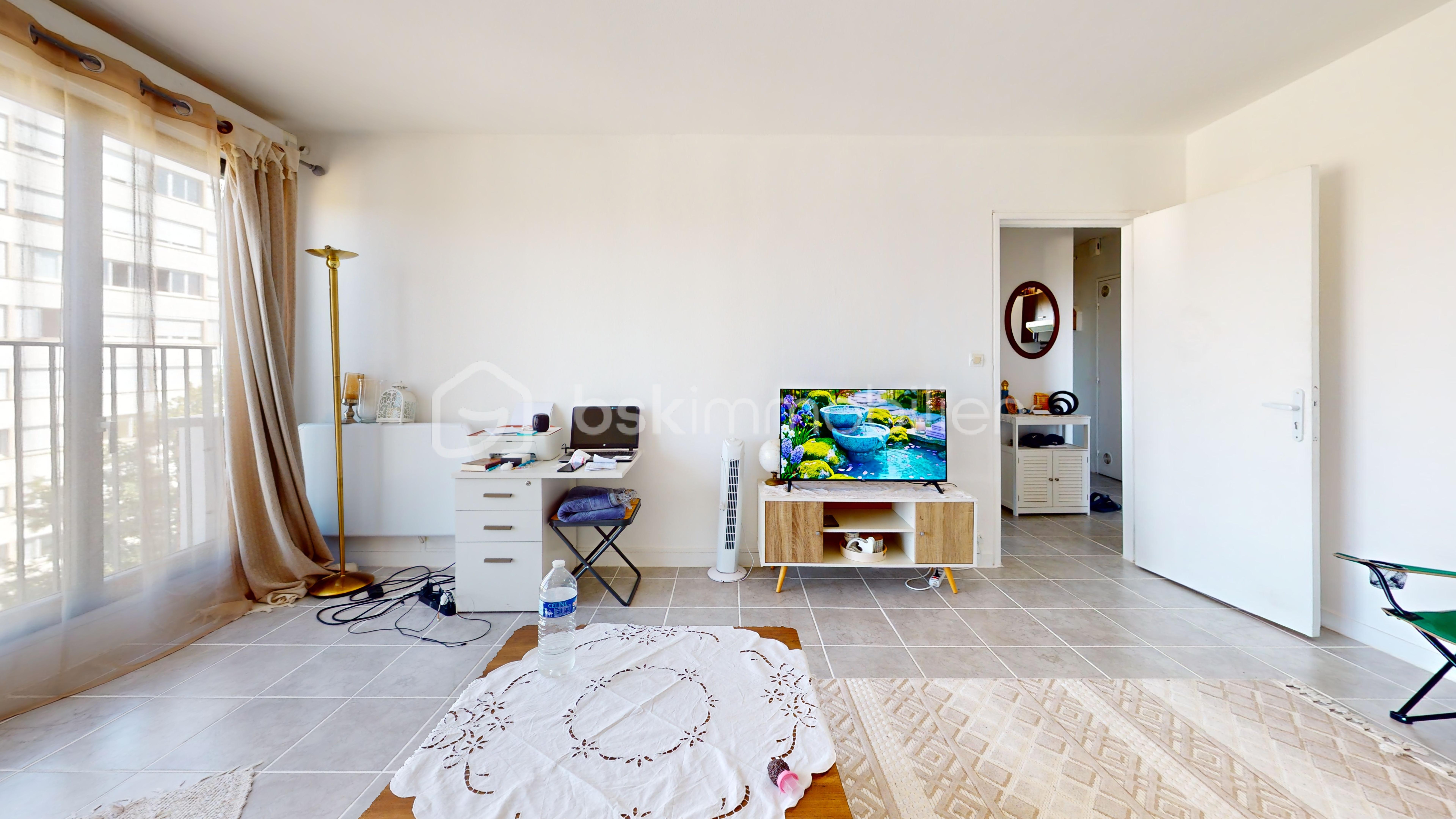 2p-5eme-Etage-Bedroom.jpg