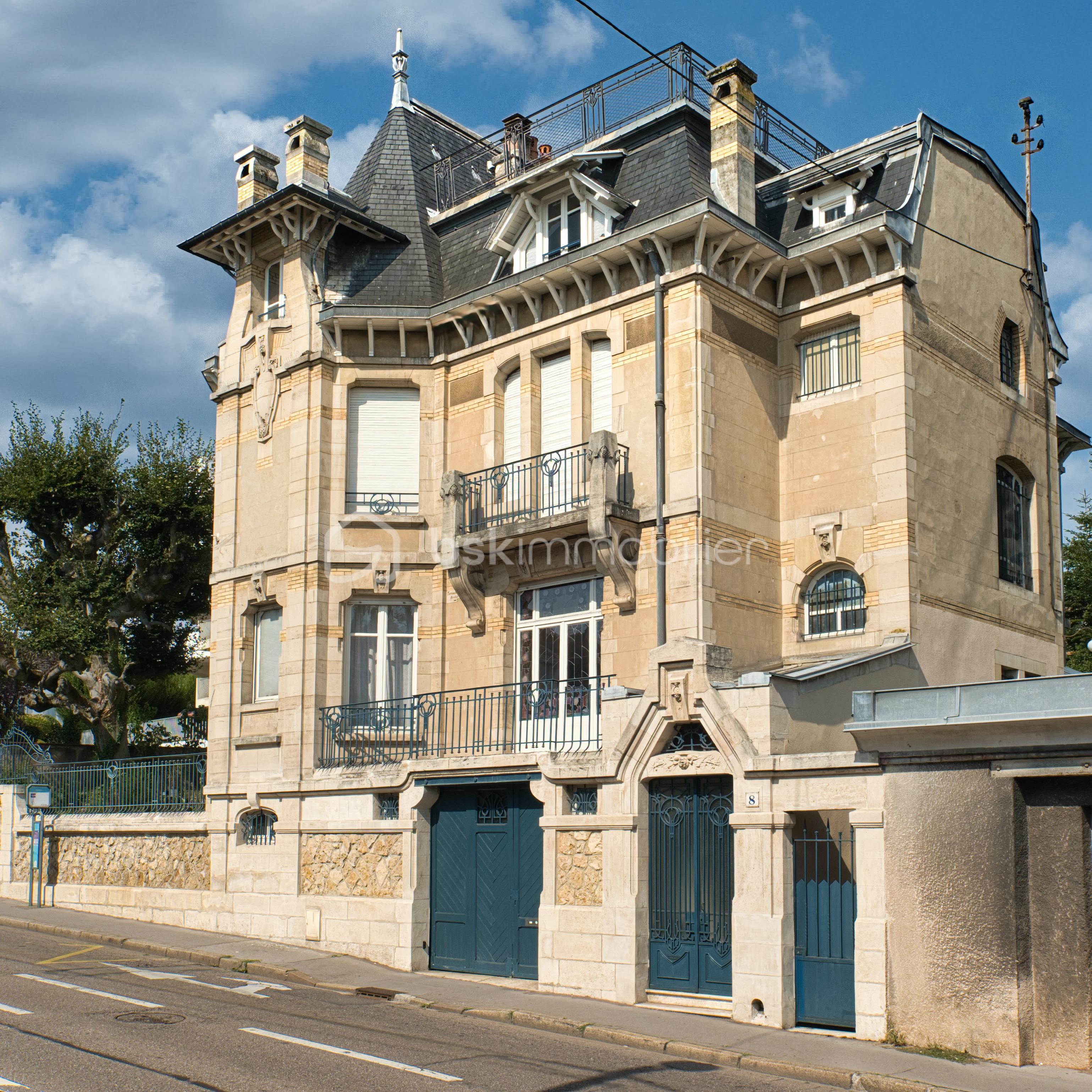 Hotel particulier de 315 m² - 8 rue Auxonne exterieur Full recadré.jpg